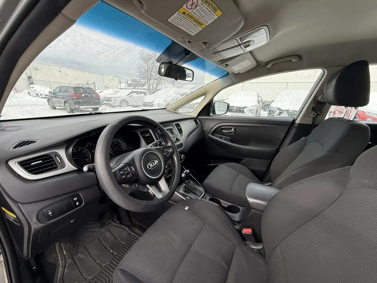 Kia Rondo снимка Kia Rondo