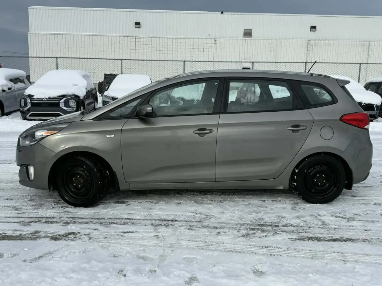 Kia Rondo снимка Kia Rondo