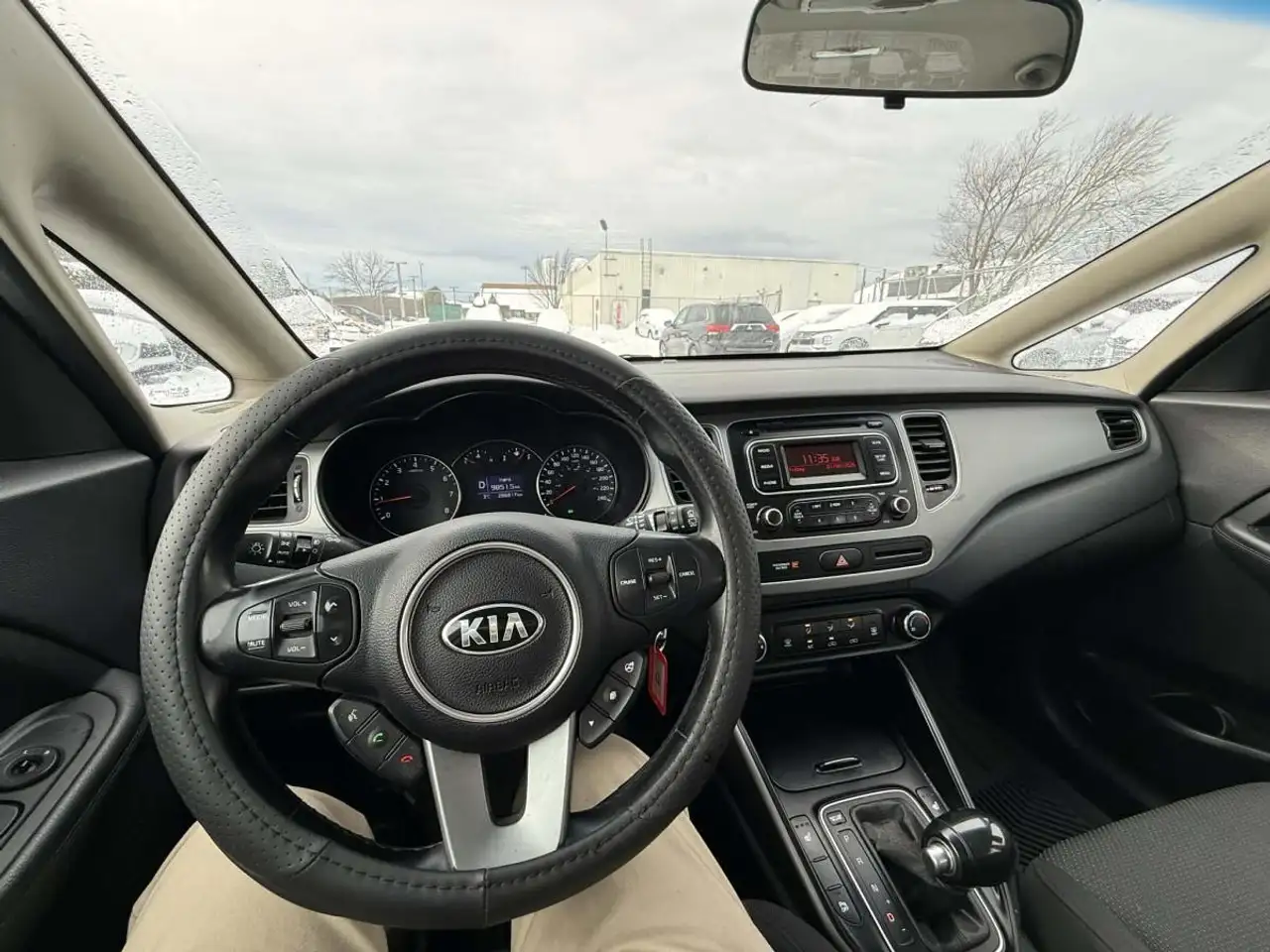 Kia Rondo снимка Kia Rondo