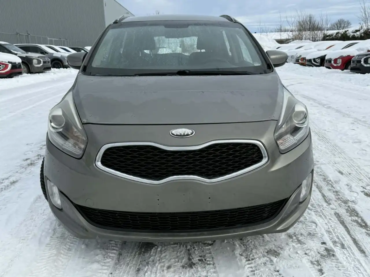 Kia Rondo снимка Kia Rondo