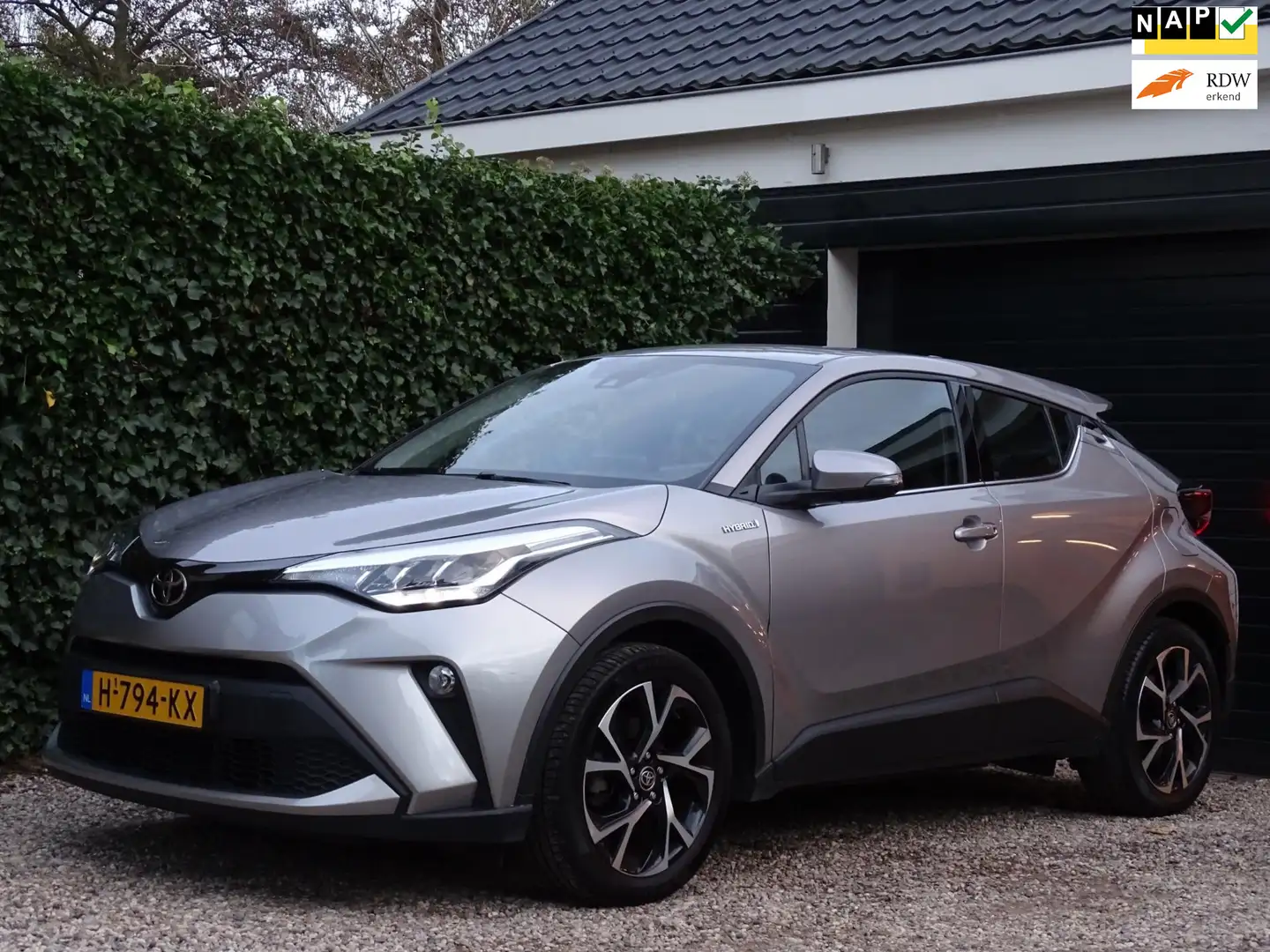 Toyota C-HR 2.0 Hybrid Dynamic | Automaat | Carplay | ACC | Cl Grau - 1