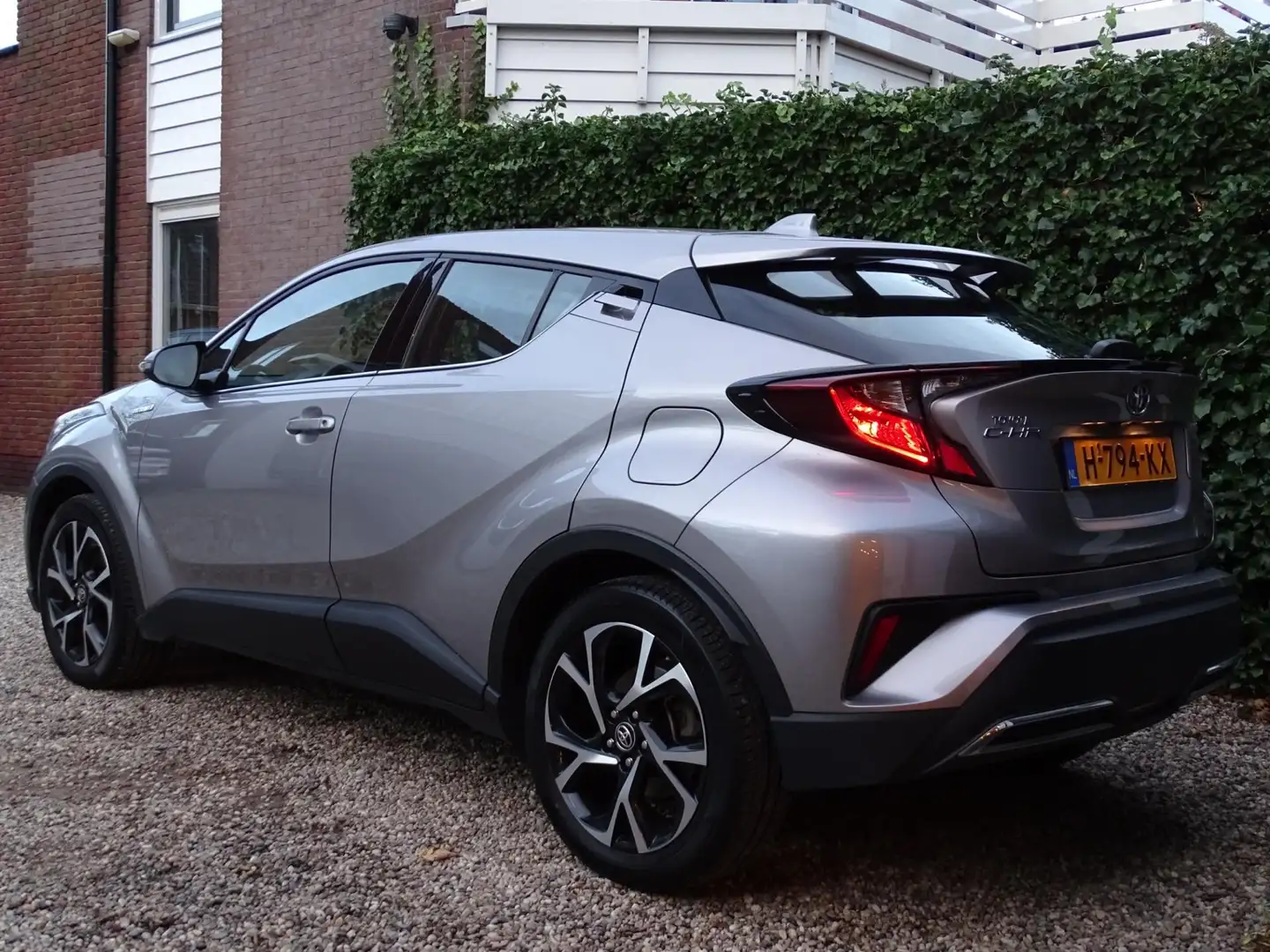 Toyota C-HR 2.0 Hybrid Dynamic | Automaat | Carplay | ACC | Cl Grau - 2
