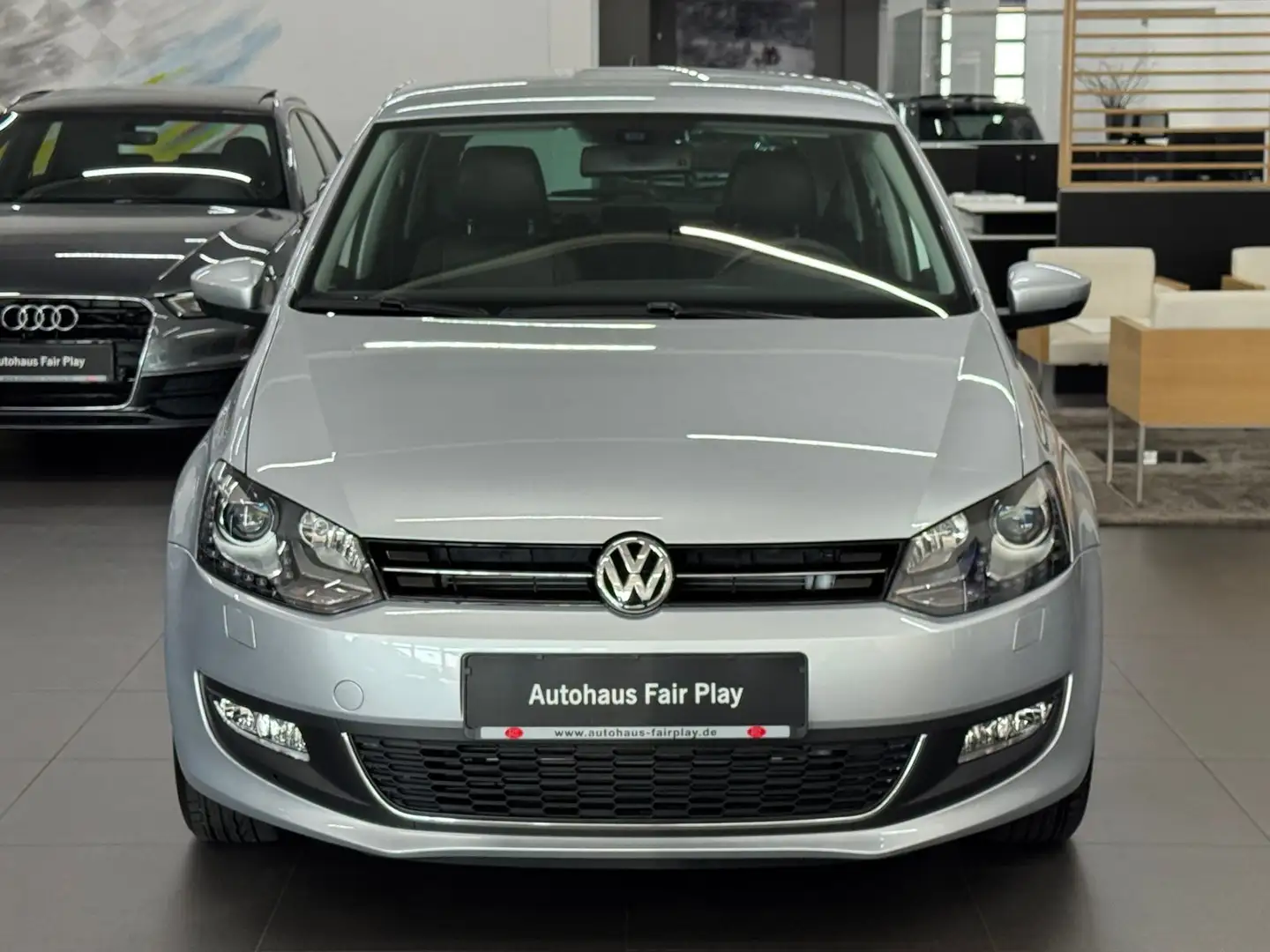 Volkswagen Polo V Highline DSG NAVI/XEN/U-FREI/7302KM/1.HD! Silber - 2