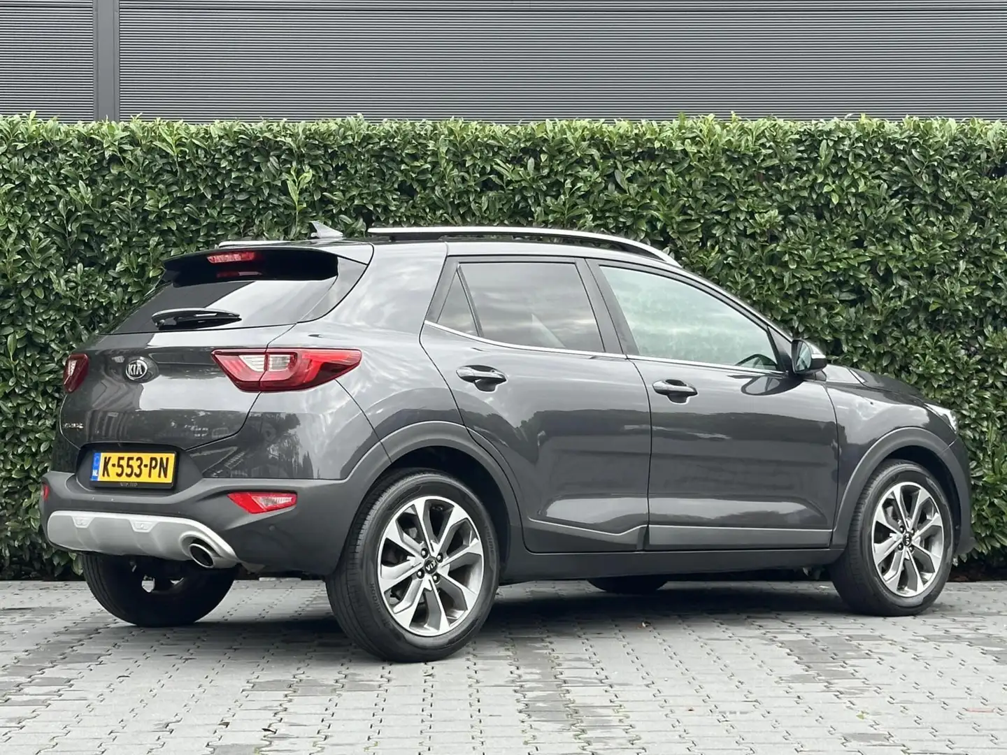 Kia Stonic 1.4 MPi DYNAMIC, NAVI, CRUISE, CAMERA, ECC-AIRCO, Grau - 2