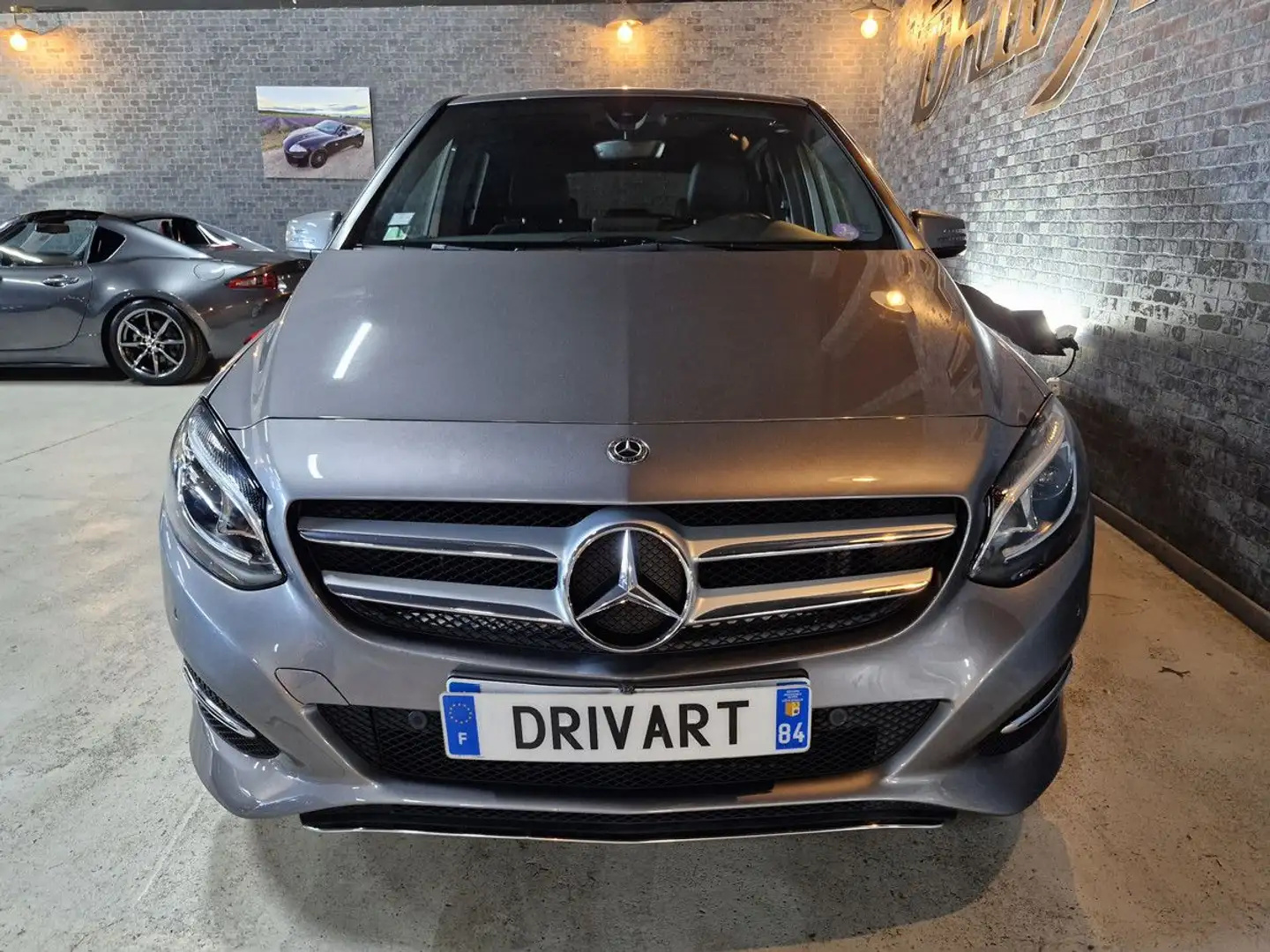 Mercedes-Benz B 180 CLASSE B 180 (2) Sensation 7G-DCT Gris - 2