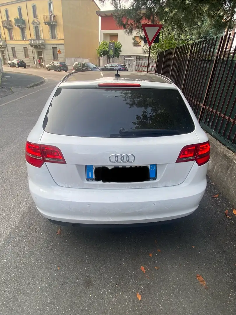 Audi A3 Sportback 1.6 tdi Ambition - 2