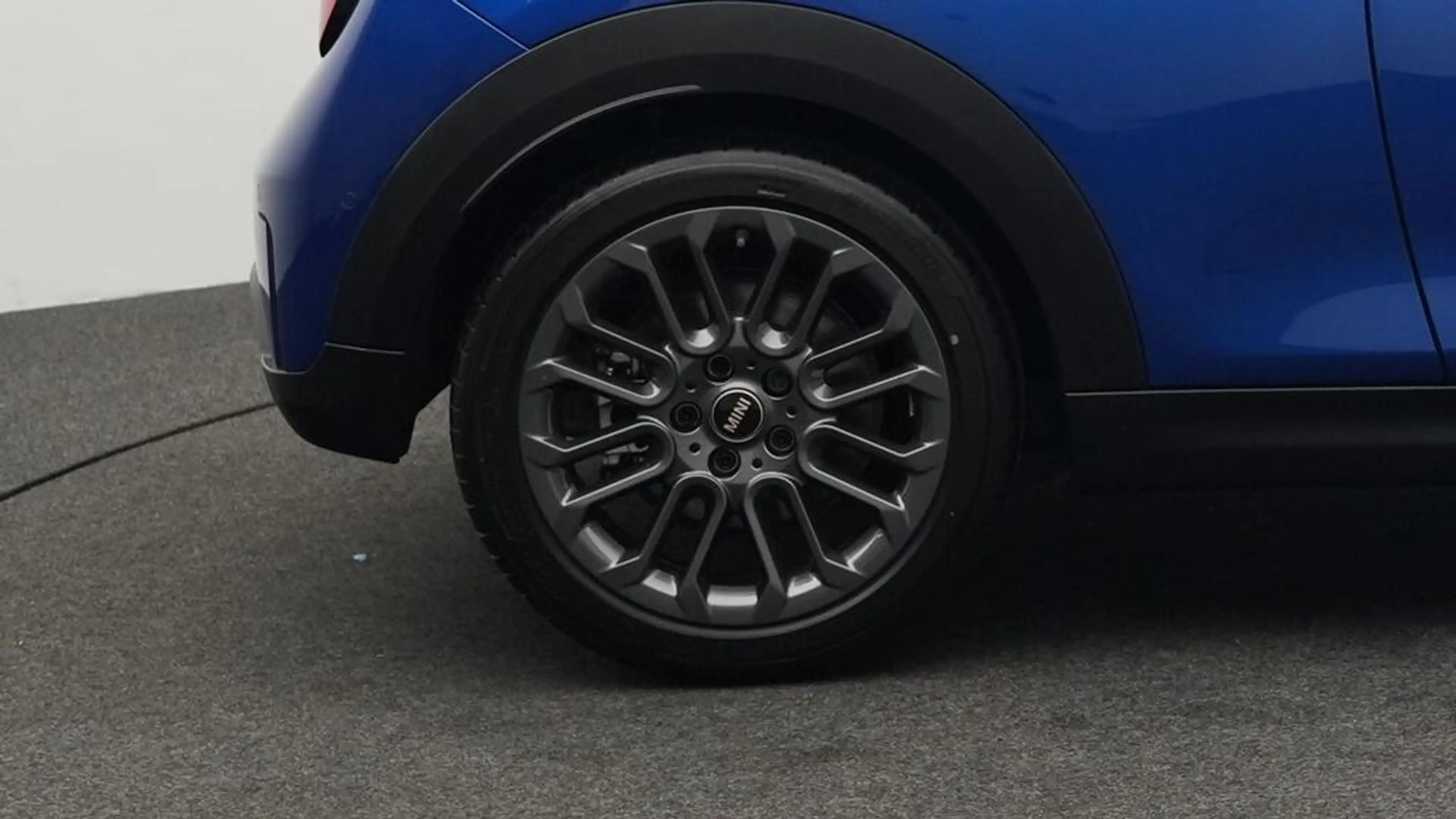 MINI Cooper C Favoured Trim — photo 11