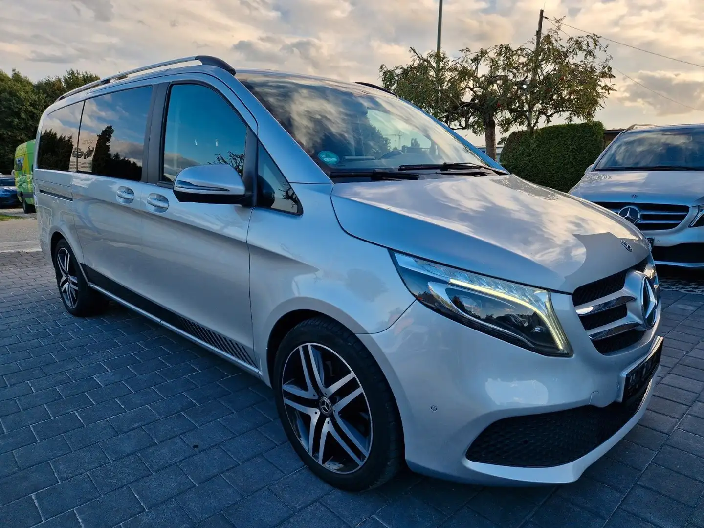 Mercedes-Benz V 220 V -Klasse V 220/250/300 d EDITION lang Silber - 1