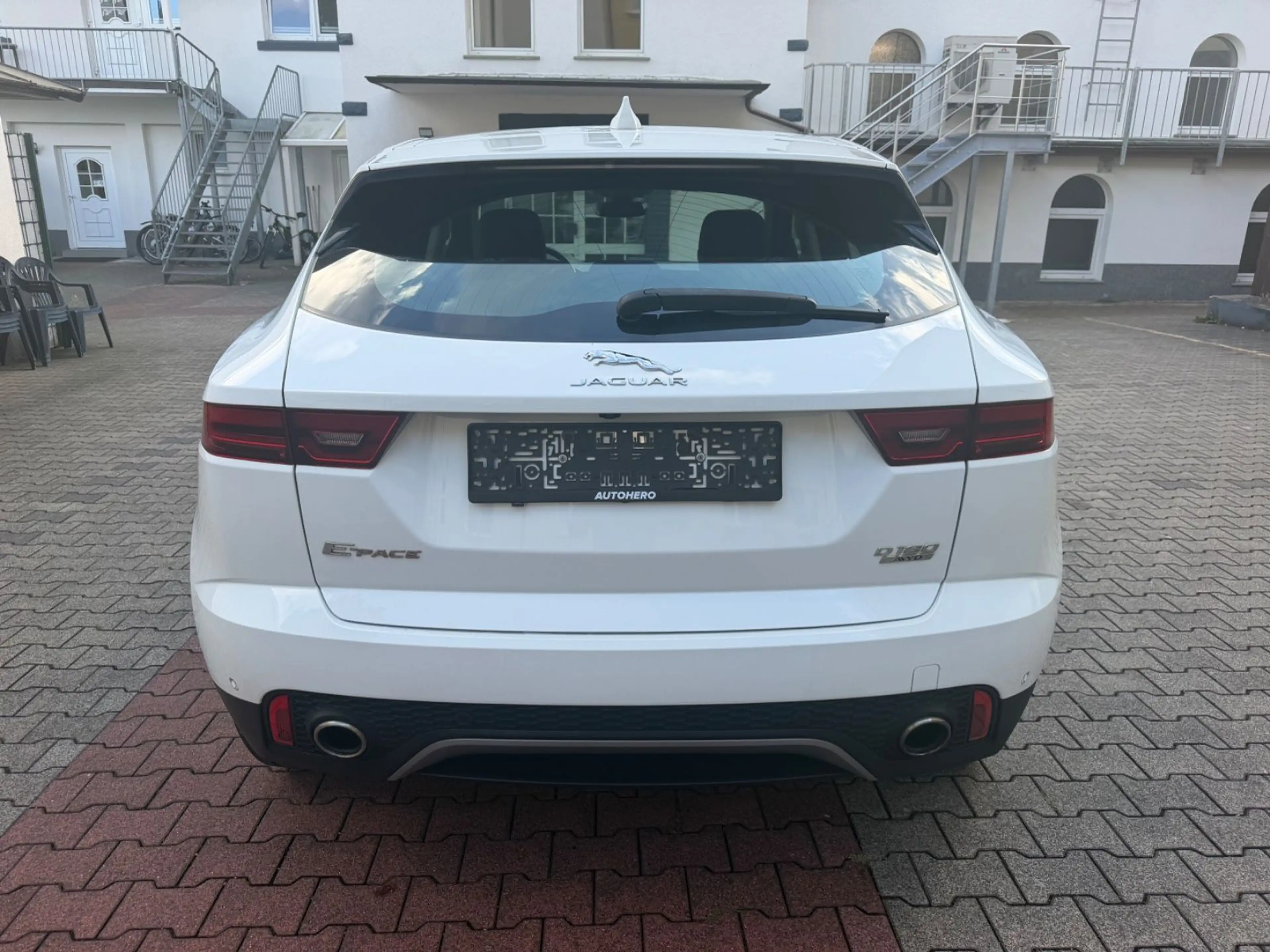 Jaguar E-Pace E-PACE SE AWD ( Navi / Leder / Kamera ) — photo 6