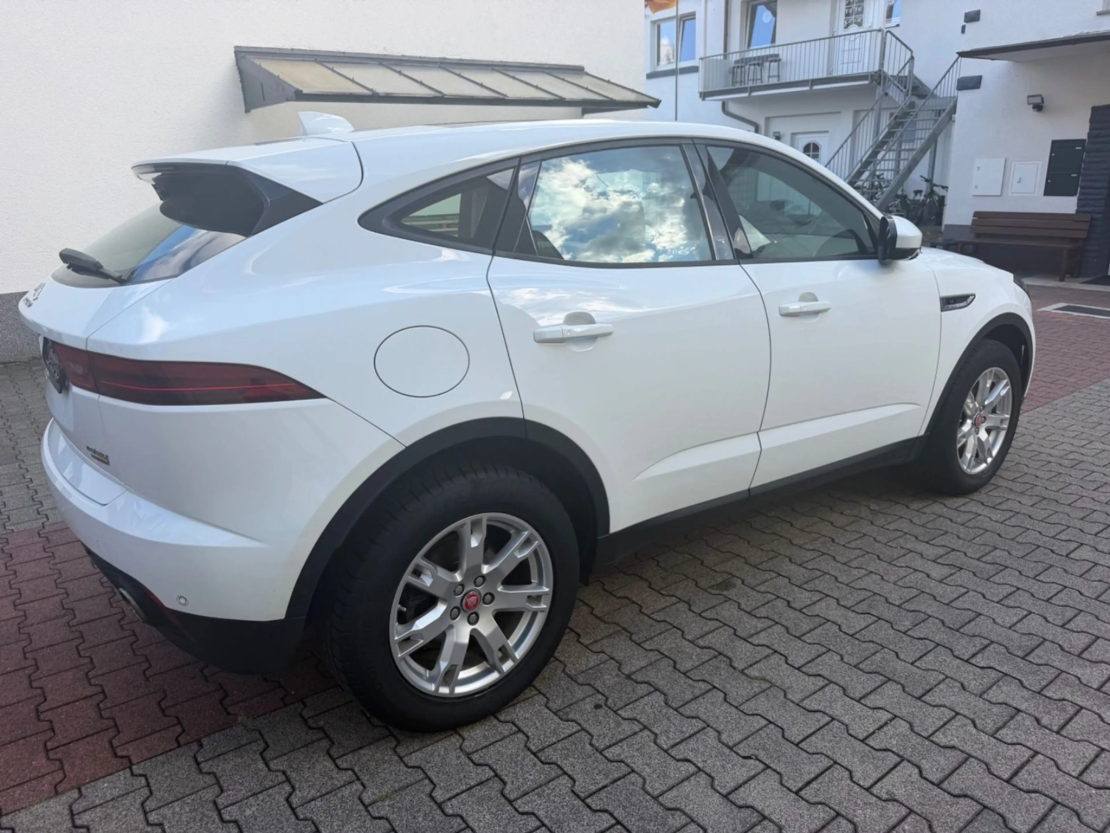 Jaguar E-Pace E-PACE SE AWD ( Navi / Leder / Kamera ) — photo 3