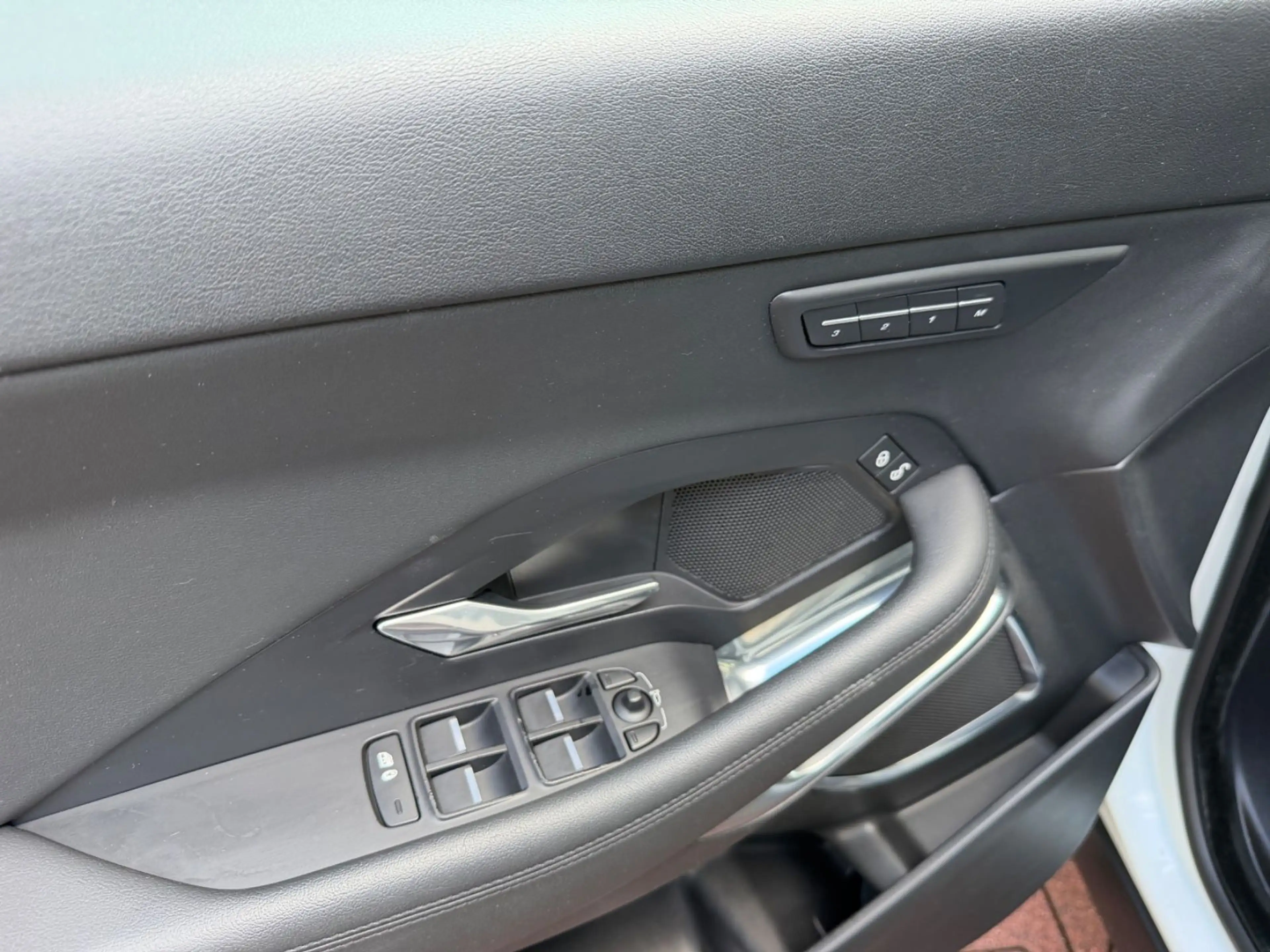 Jaguar E-Pace E-PACE SE AWD ( Navi / Leder / Kamera ) — photo 12