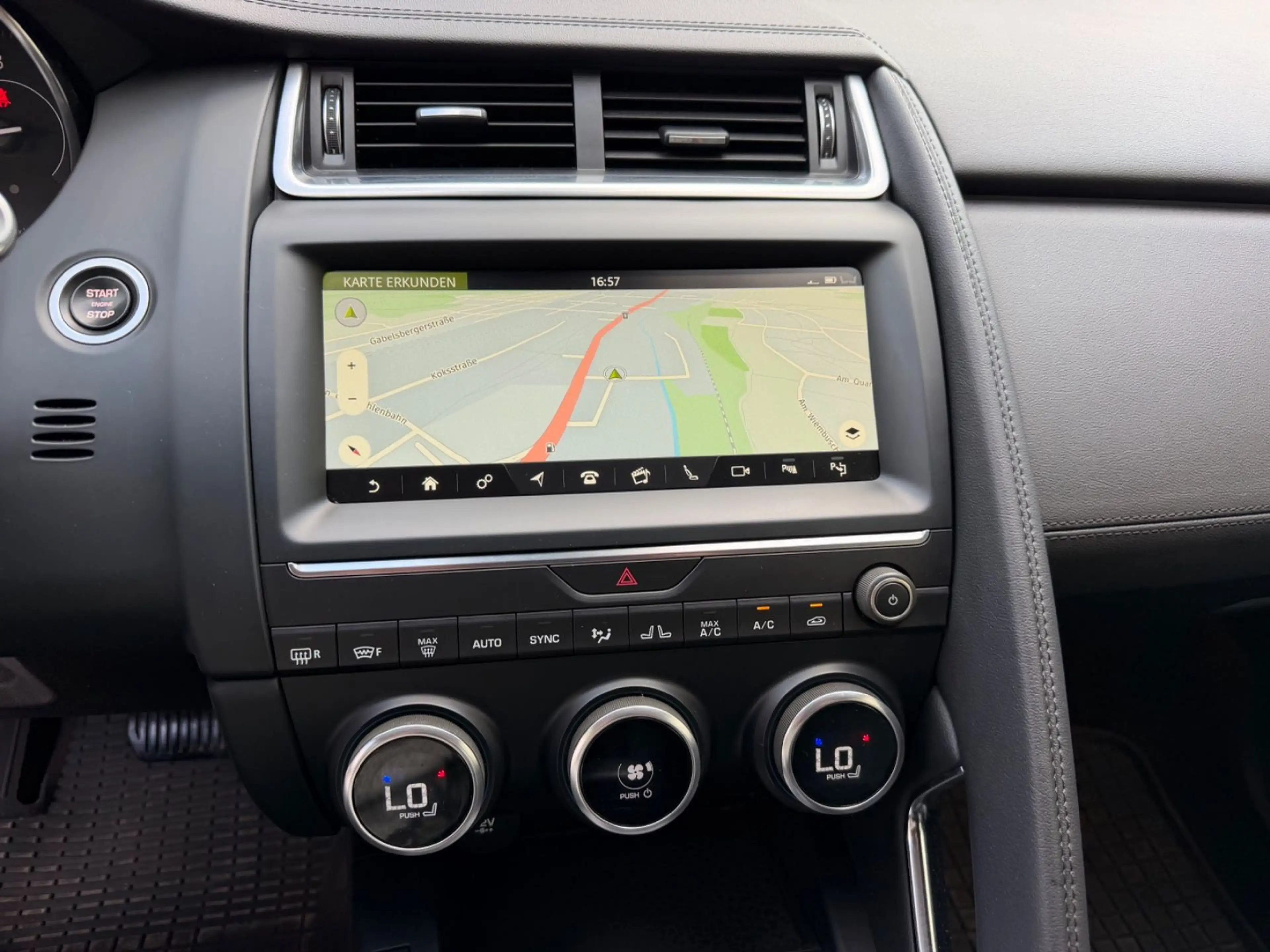 Jaguar E-Pace E-PACE SE AWD ( Navi / Leder / Kamera ) — photo 10