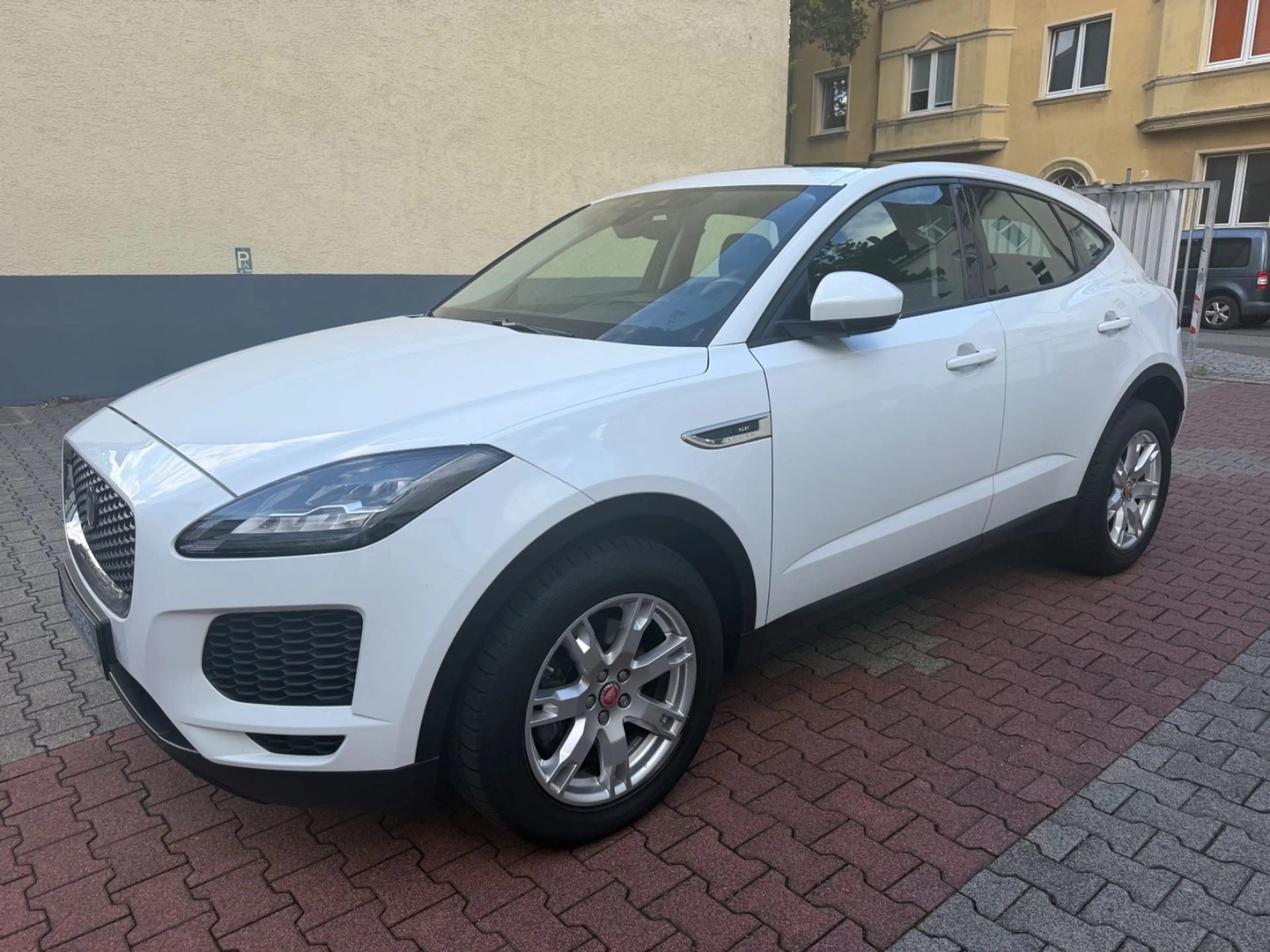Jaguar E-Pace E-PACE SE AWD ( Navi / Leder / Kamera )