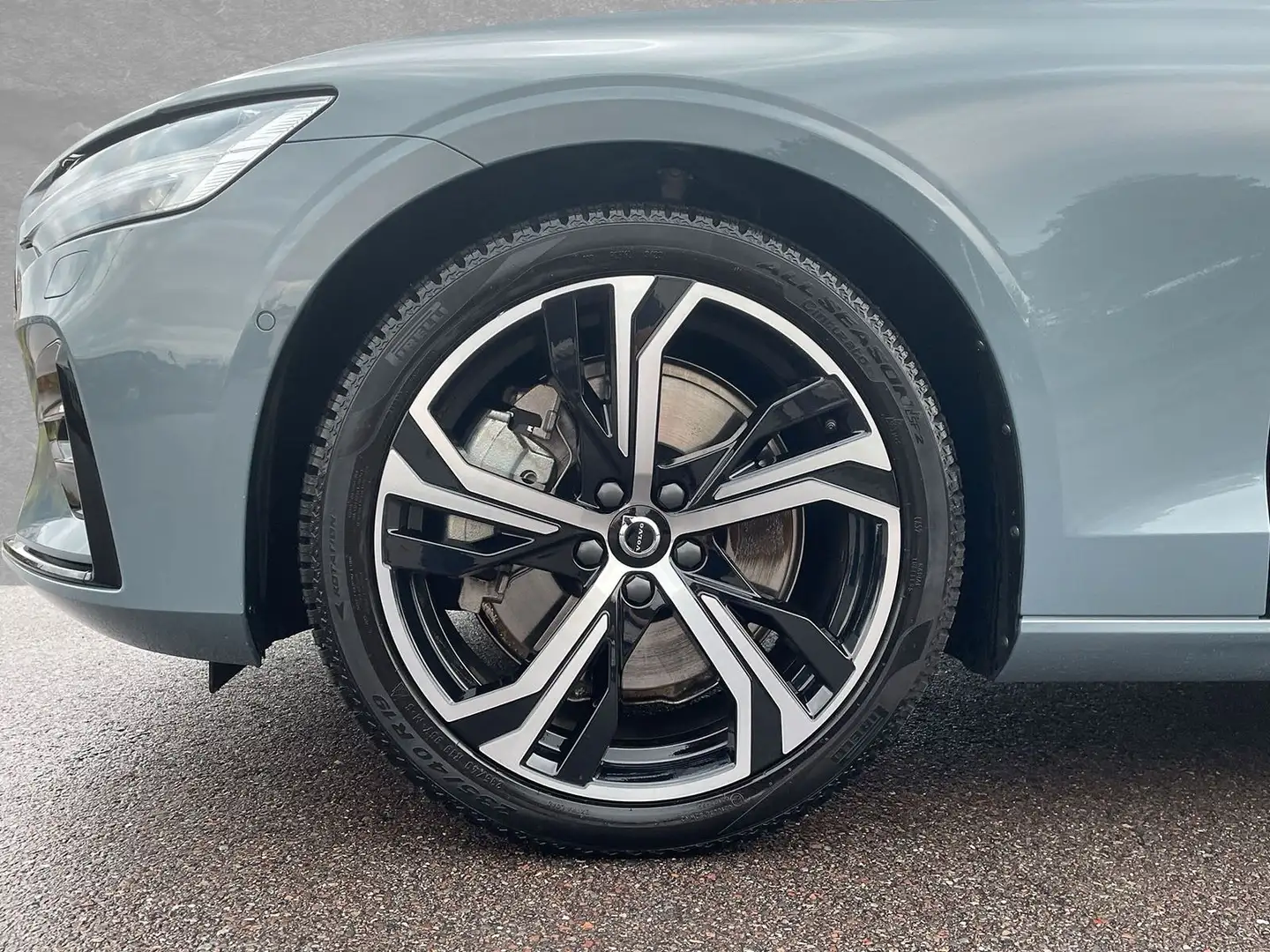 Volvo S60 B5 AWD Mild-Hybrid Ultimate Dark ACC BLIS SD Grau - 2