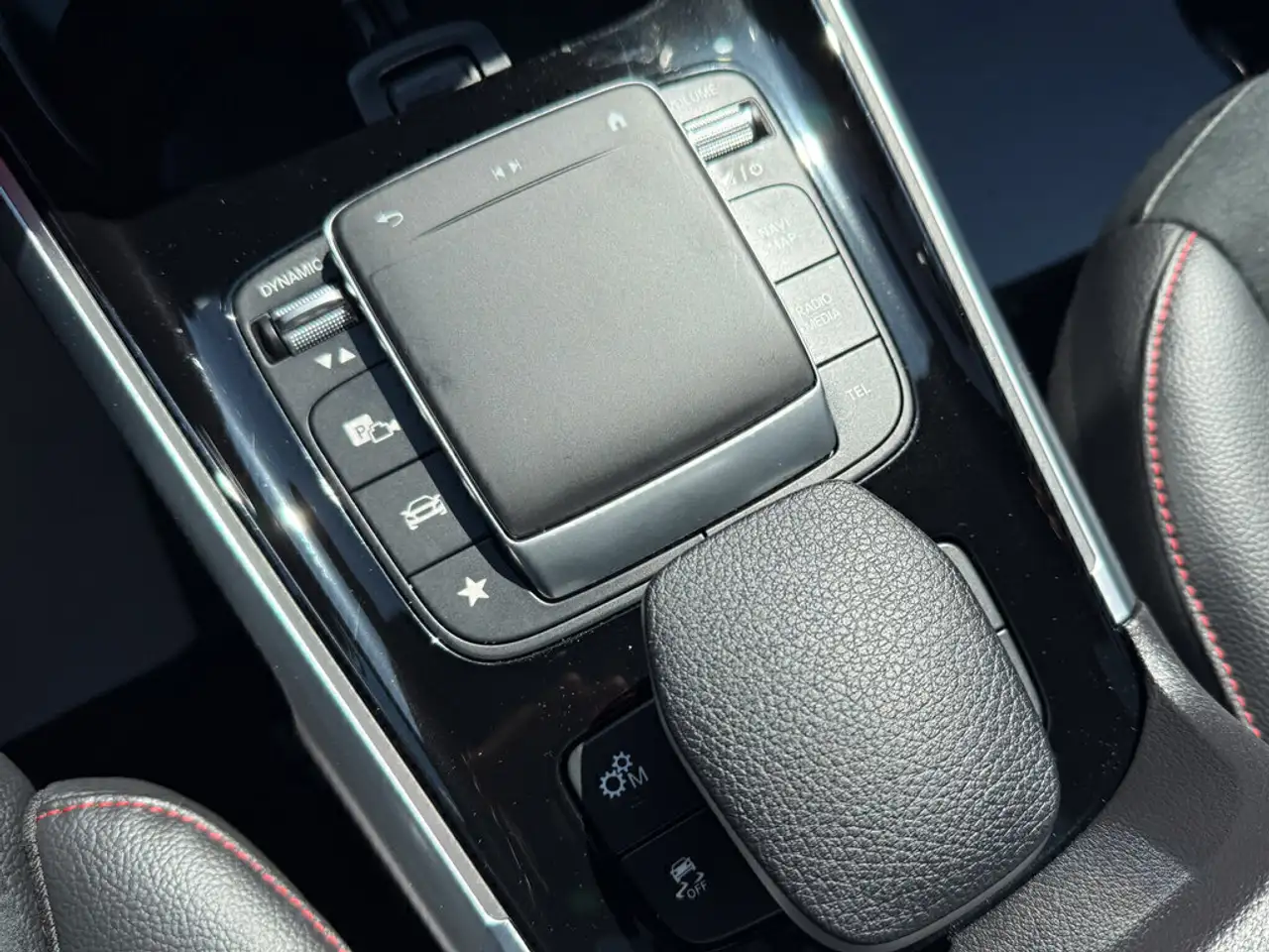 Mercedes-Benz GLB снимка Mercedes-Benz GLB