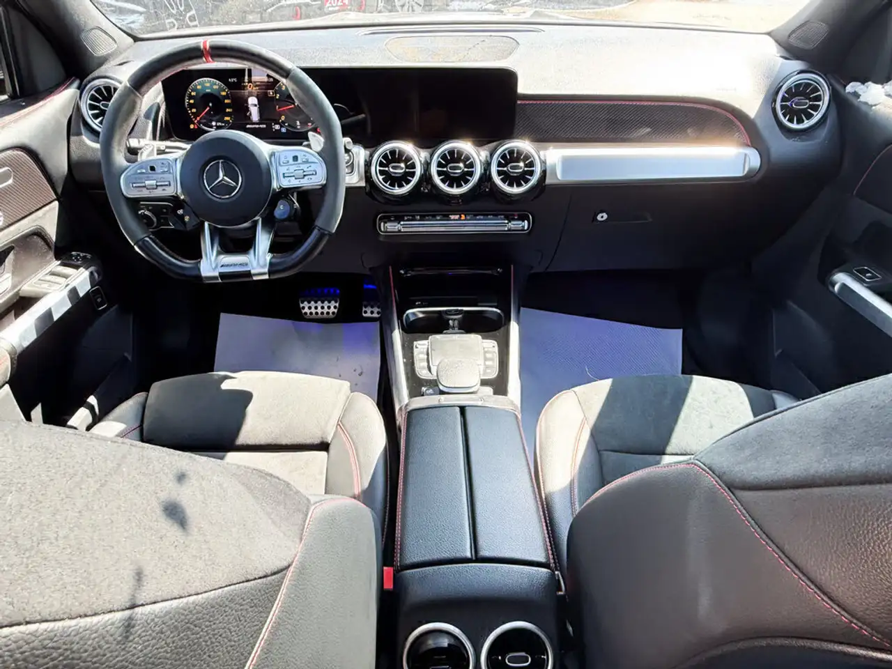 Mercedes-Benz GLB снимка Mercedes-Benz GLB