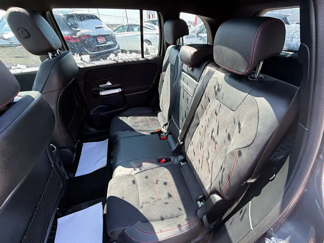 Mercedes-Benz GLB снимка Mercedes-Benz GLB