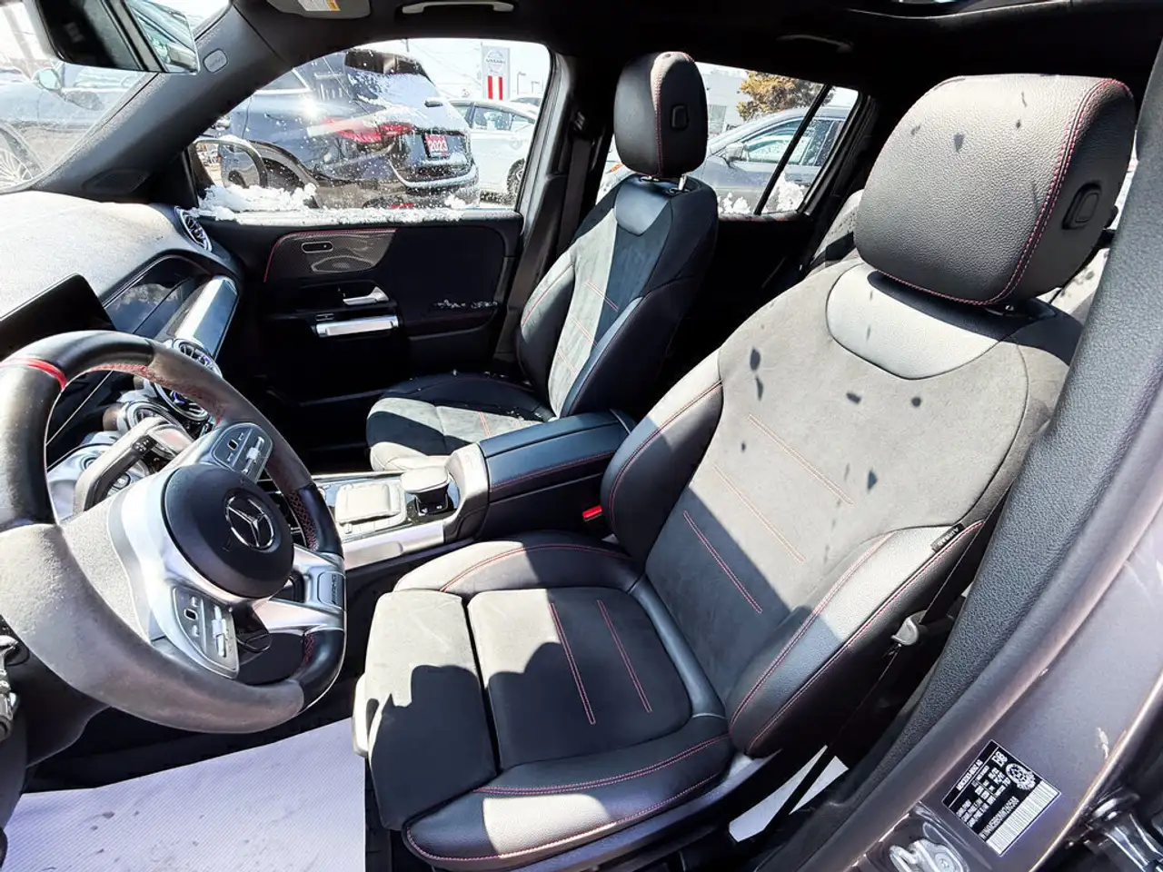 Mercedes-Benz GLB снимка Mercedes-Benz GLB