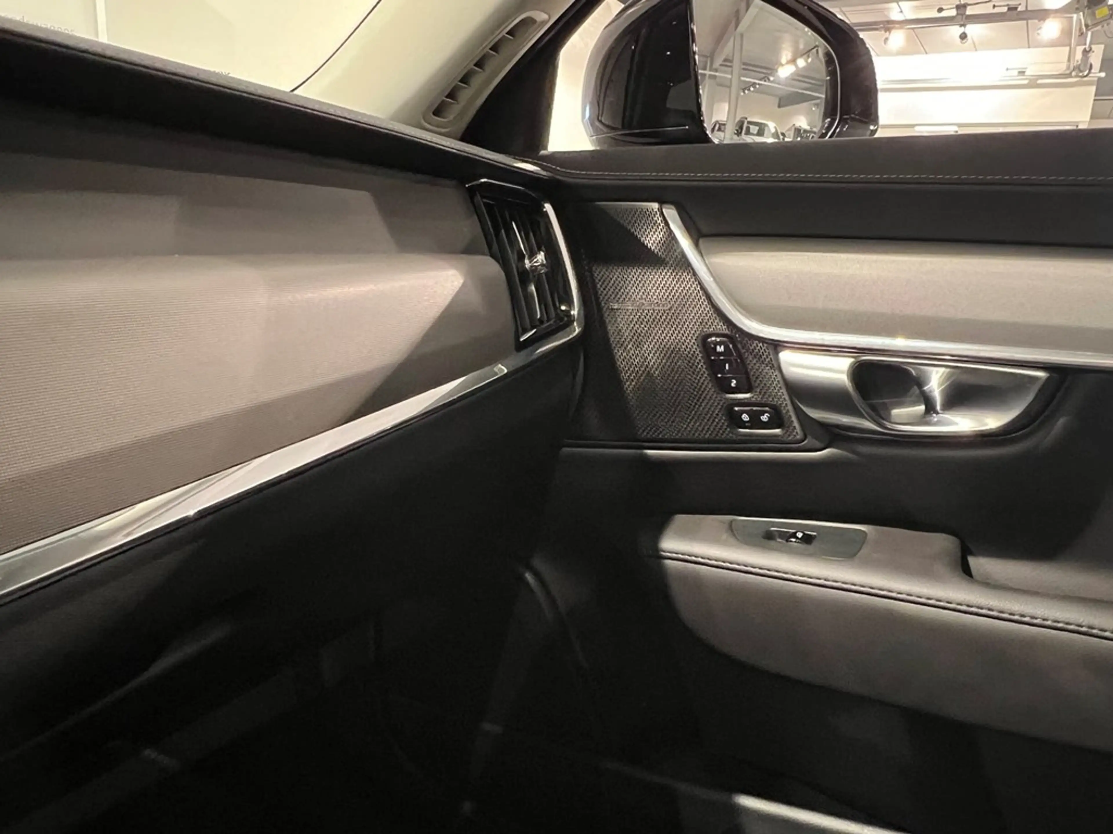 Volvo S90 T8 Recharge Dark Ultimate Long Range — photo 10