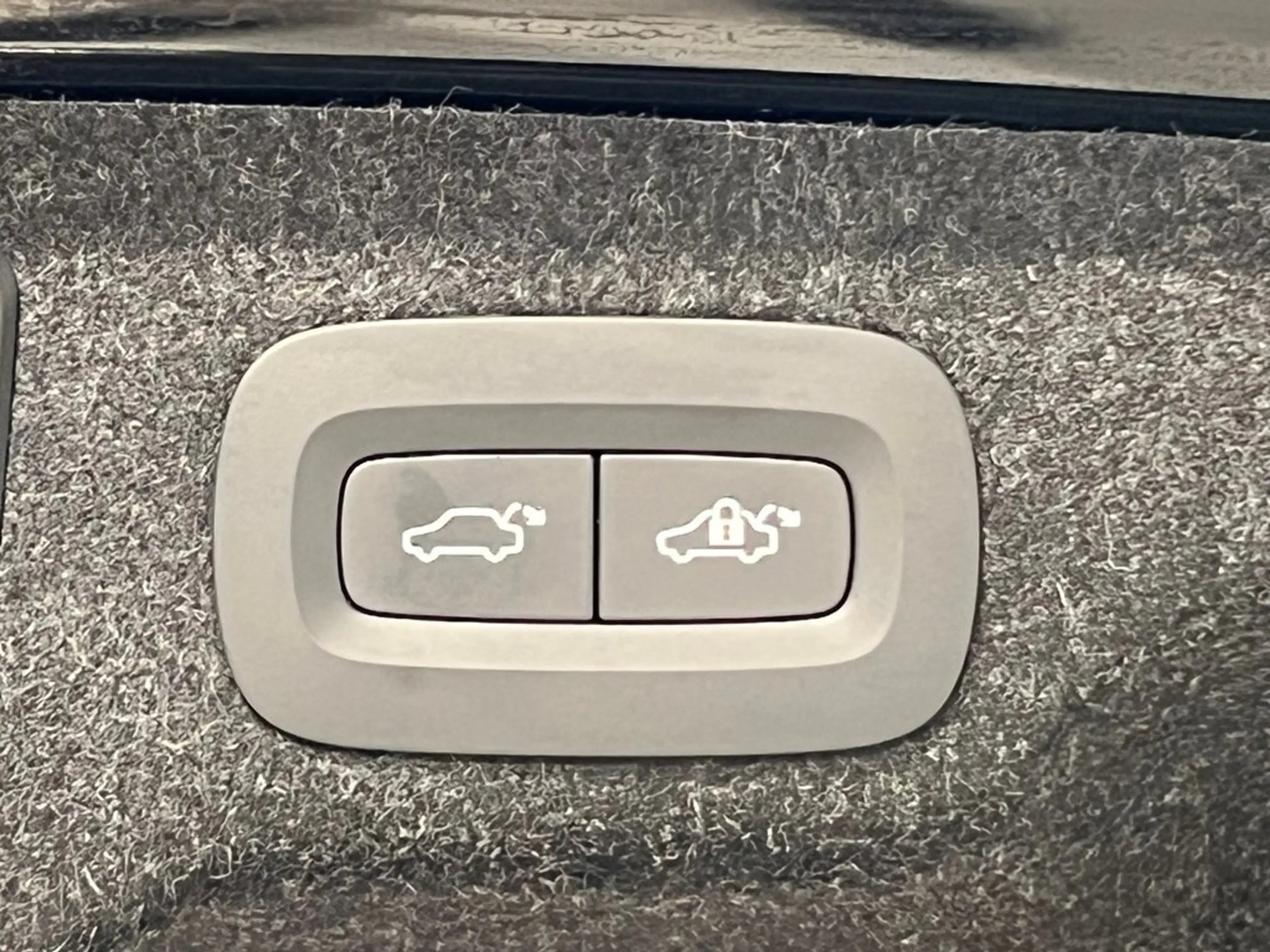 Volvo S90 T8 Recharge Dark Ultimate Long Range — photo 12