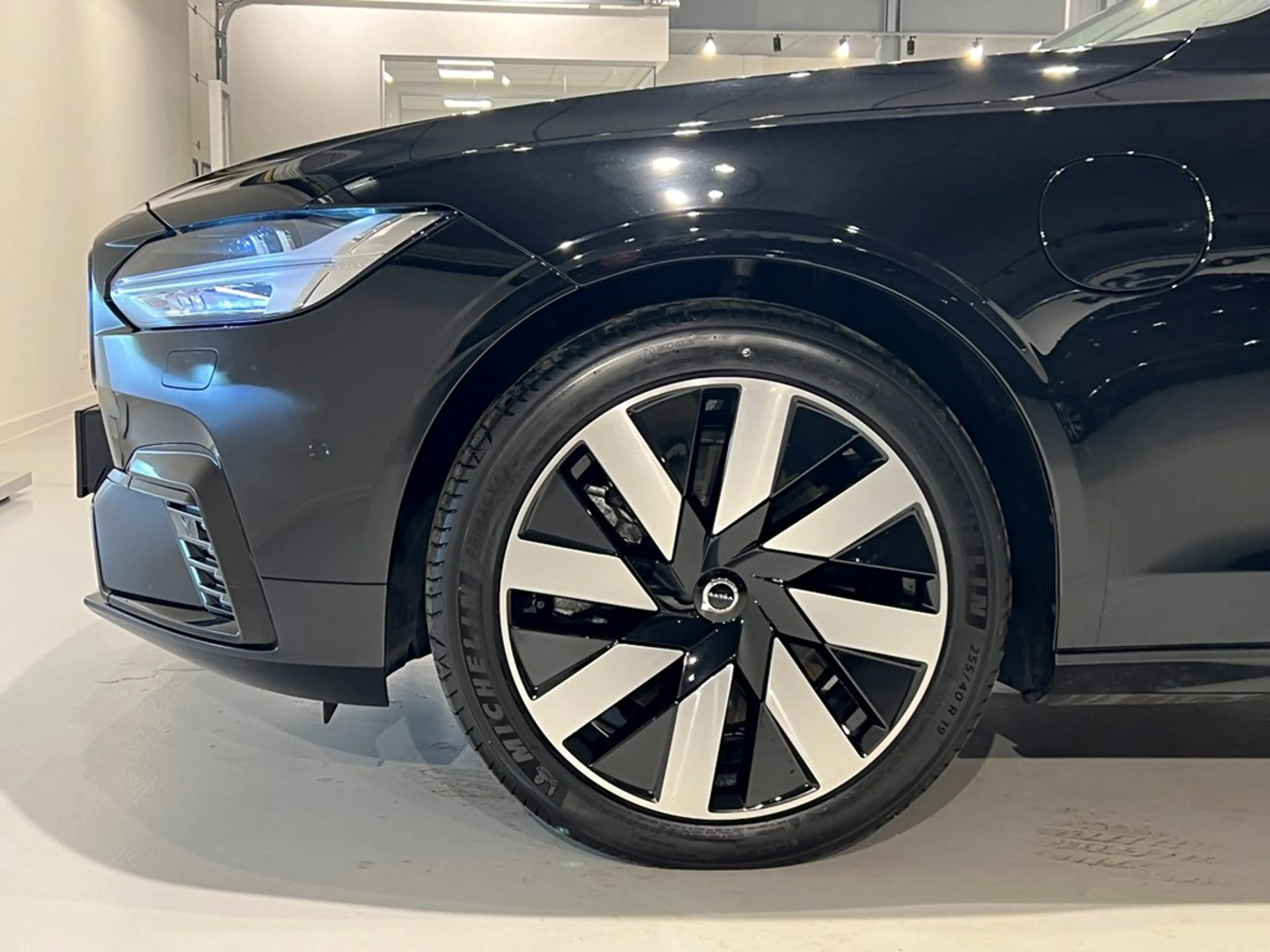 Volvo S90 T8 Recharge Dark Ultimate Long Range — photo 3