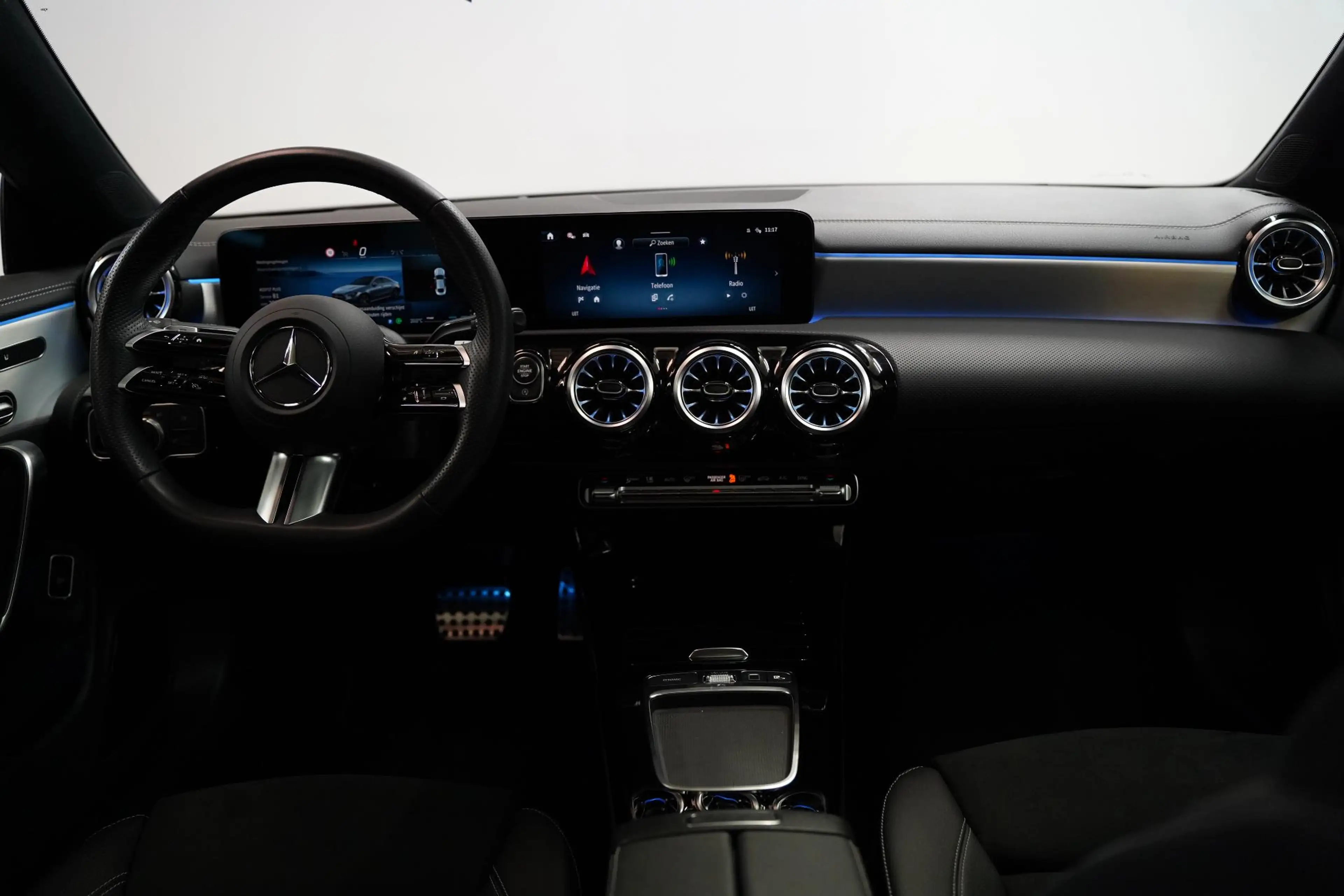 Mercedes-Benz CLA 180 CLA Star Edition | HUD | 360° Camera | ... — photo 11