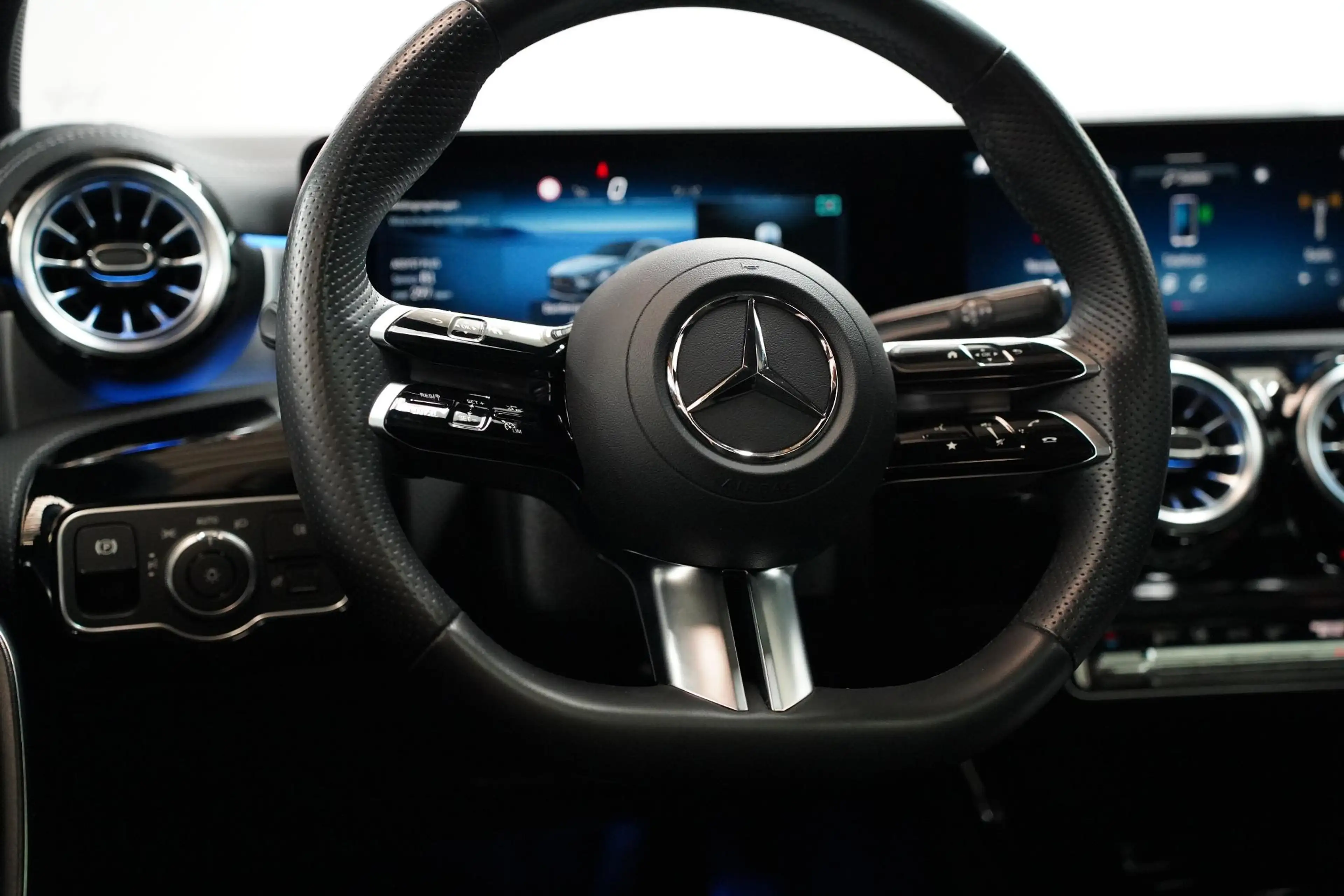 Mercedes-Benz CLA 180 CLA Star Edition | HUD | 360° Camera | ... — photo 14