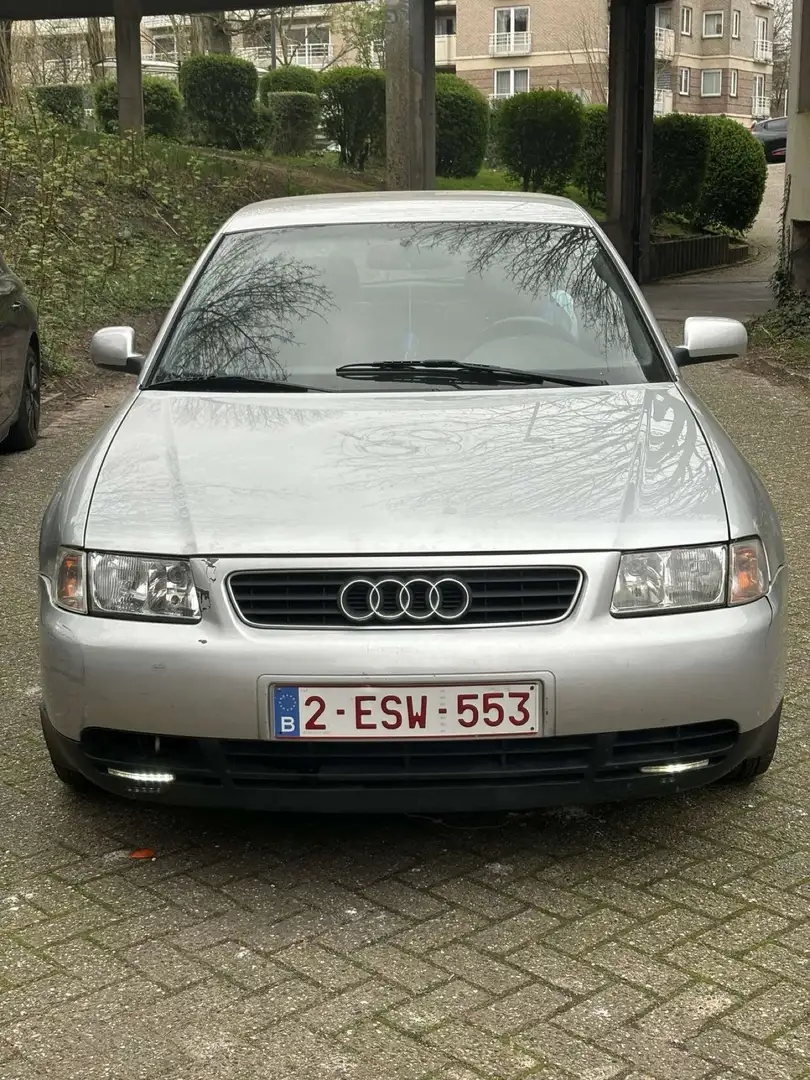 Audi A3 1.6i Attraction automatique Argent - 1