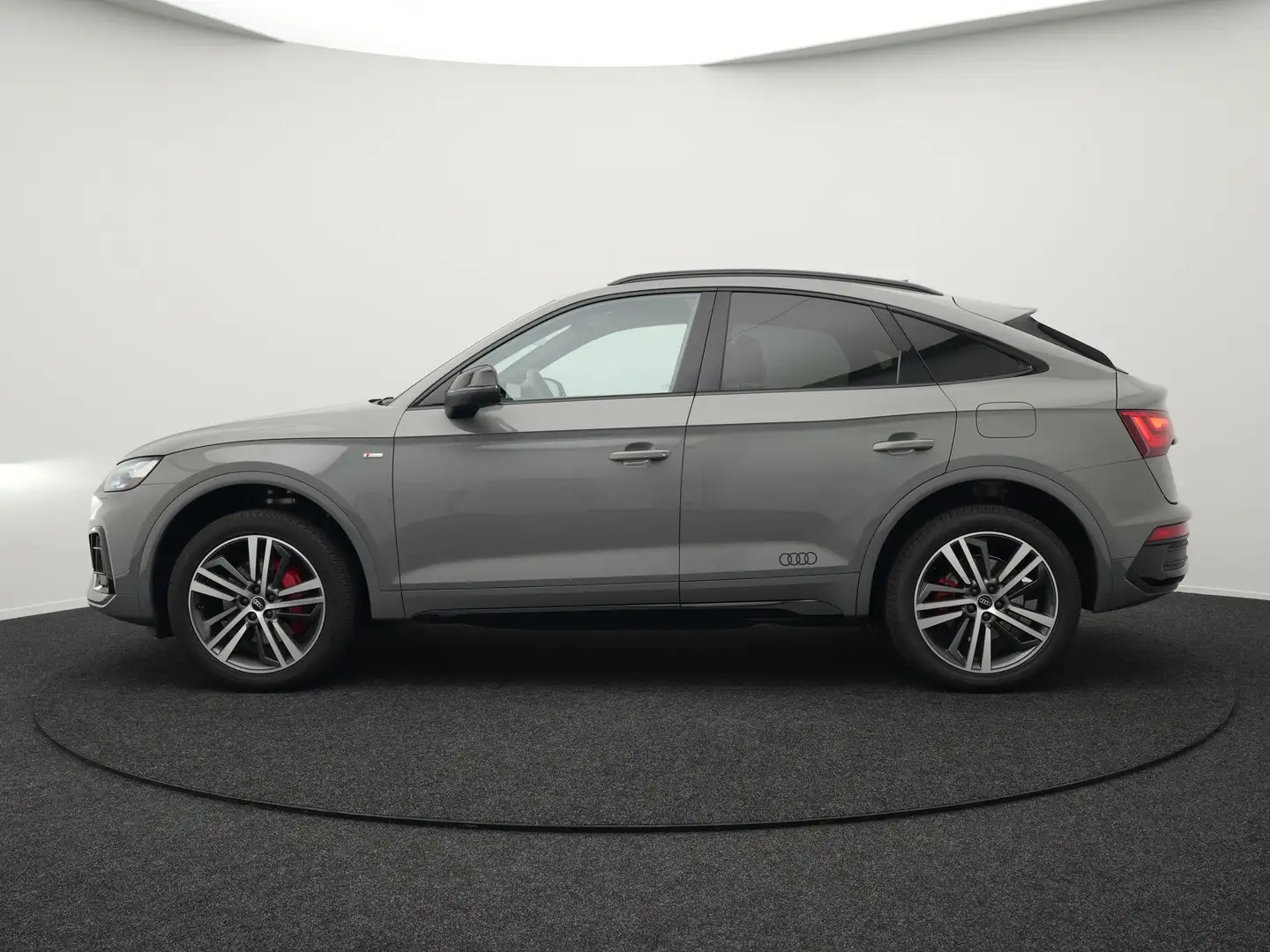 Audi Q5 Sportback 50 TFSI e S Line Plug In Hybrid Dealer O Grijs - 2