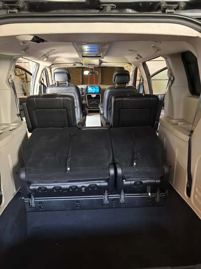 Dodge Grand Caravan SXT Schwarz - 2