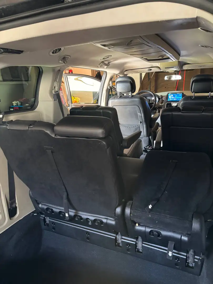 Dodge Grand Caravan SXT Schwarz - 1