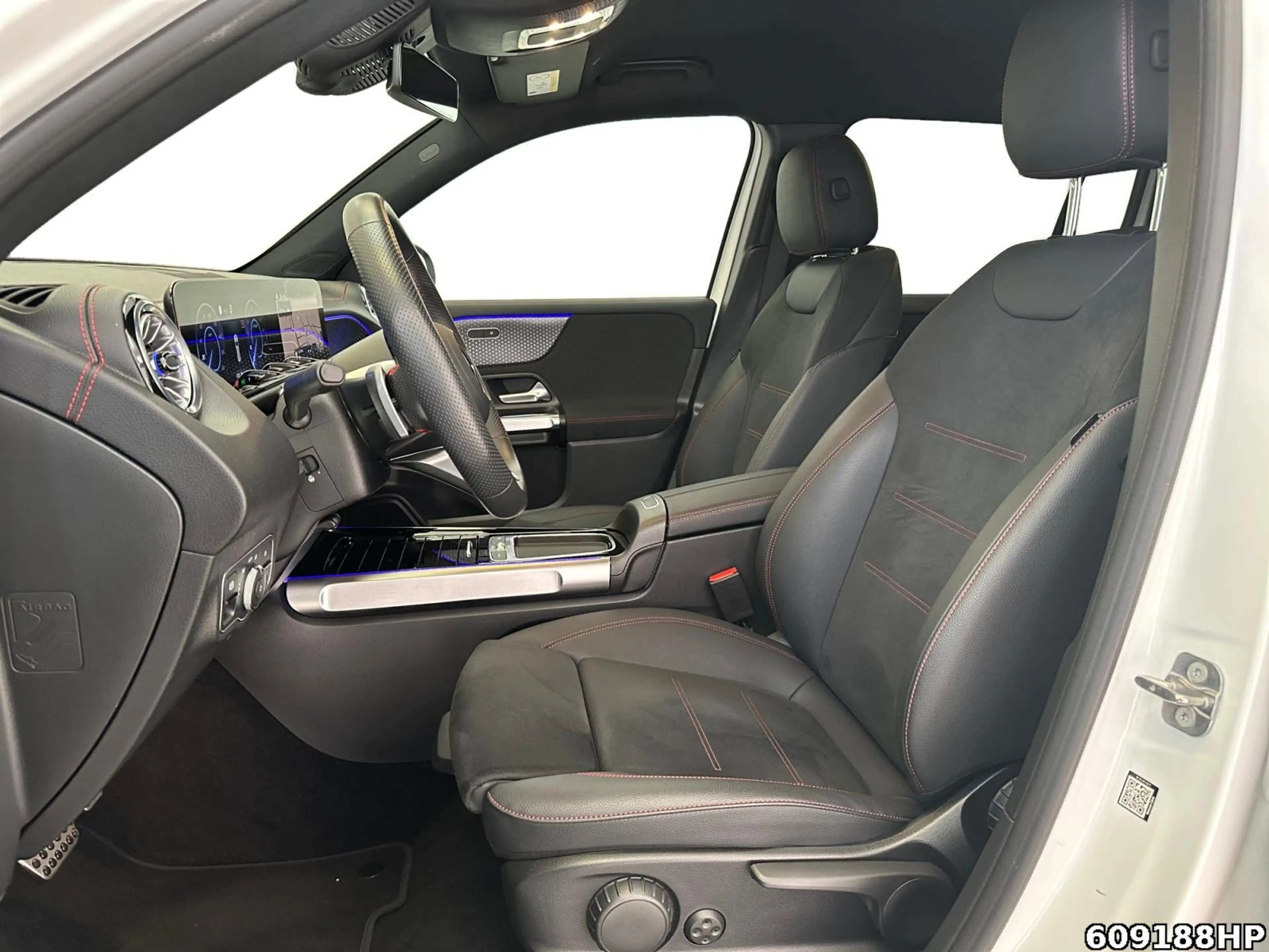 Mercedes-Benz EQB 300 4M AMG AHK DISTRONIC 360° Ambiente LED. — photo 13