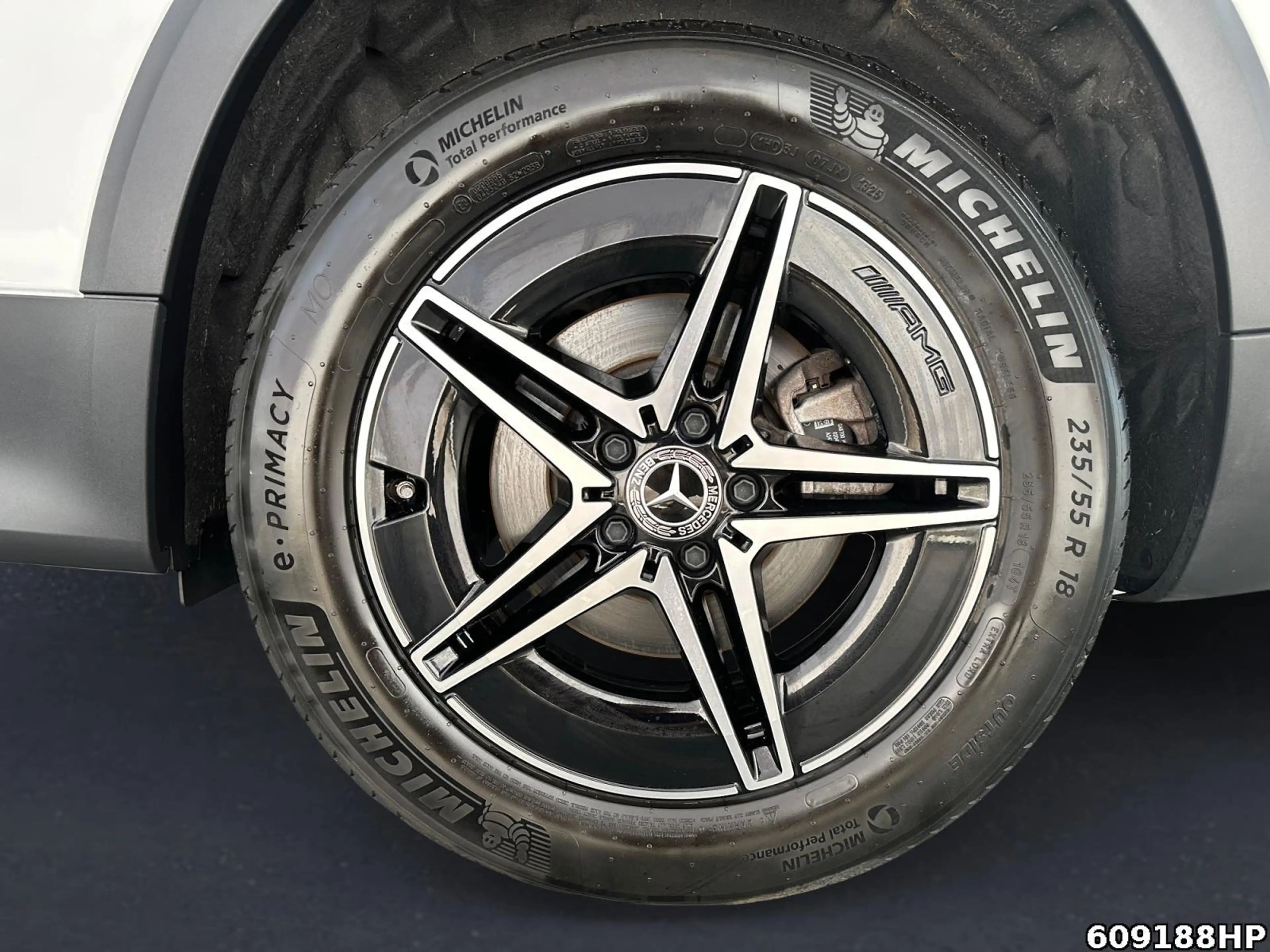 Mercedes-Benz EQB 300 4M AMG AHK DISTRONIC 360° Ambiente LED. — photo 5