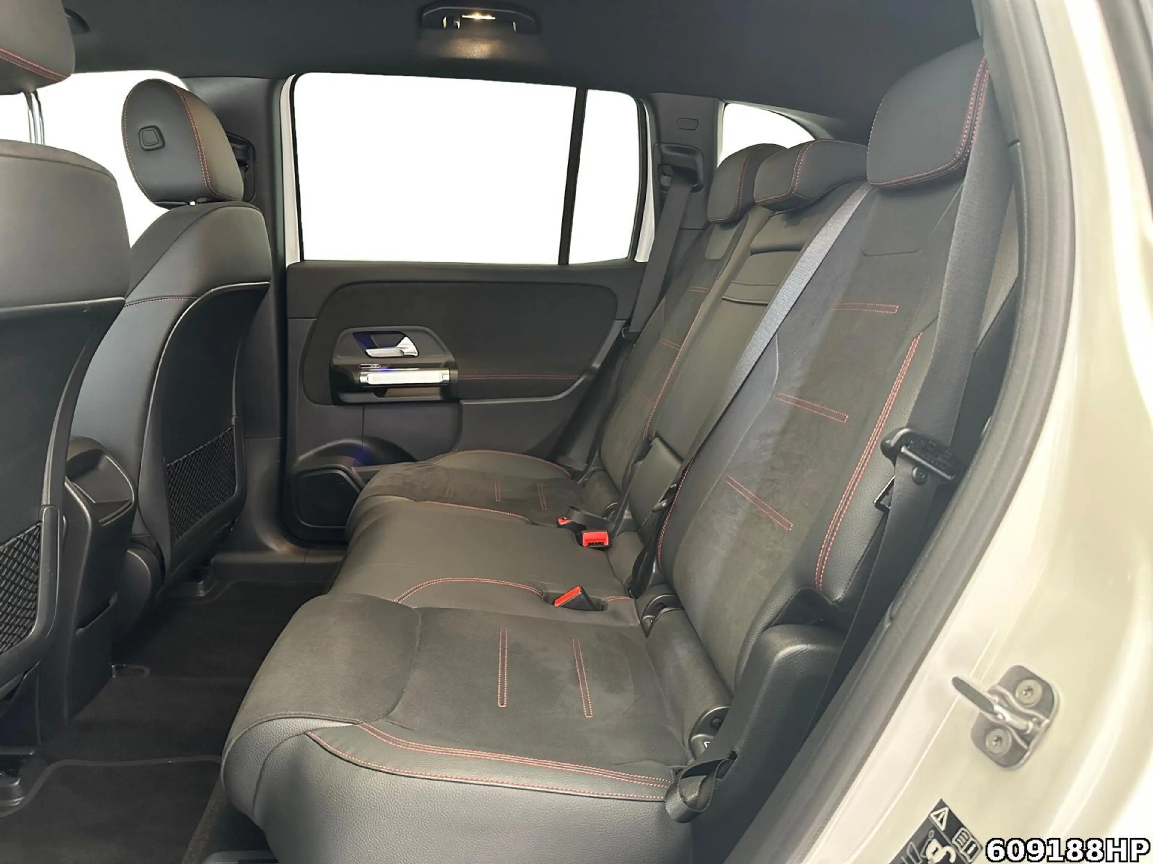 Mercedes-Benz EQB 300 4M AMG AHK DISTRONIC 360° Ambiente LED. — photo 12