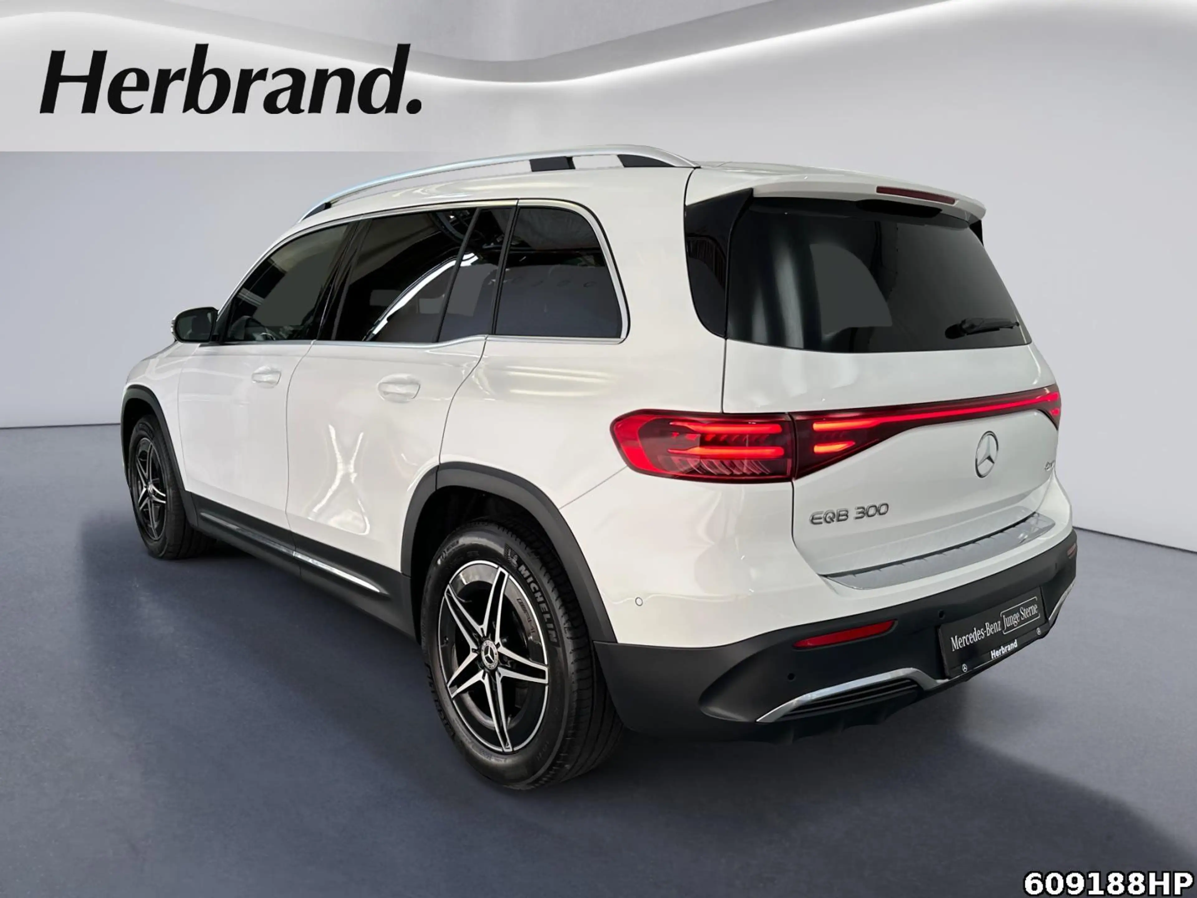 Mercedes-Benz EQB 300 4M AMG AHK DISTRONIC 360° Ambiente LED. — photo 4