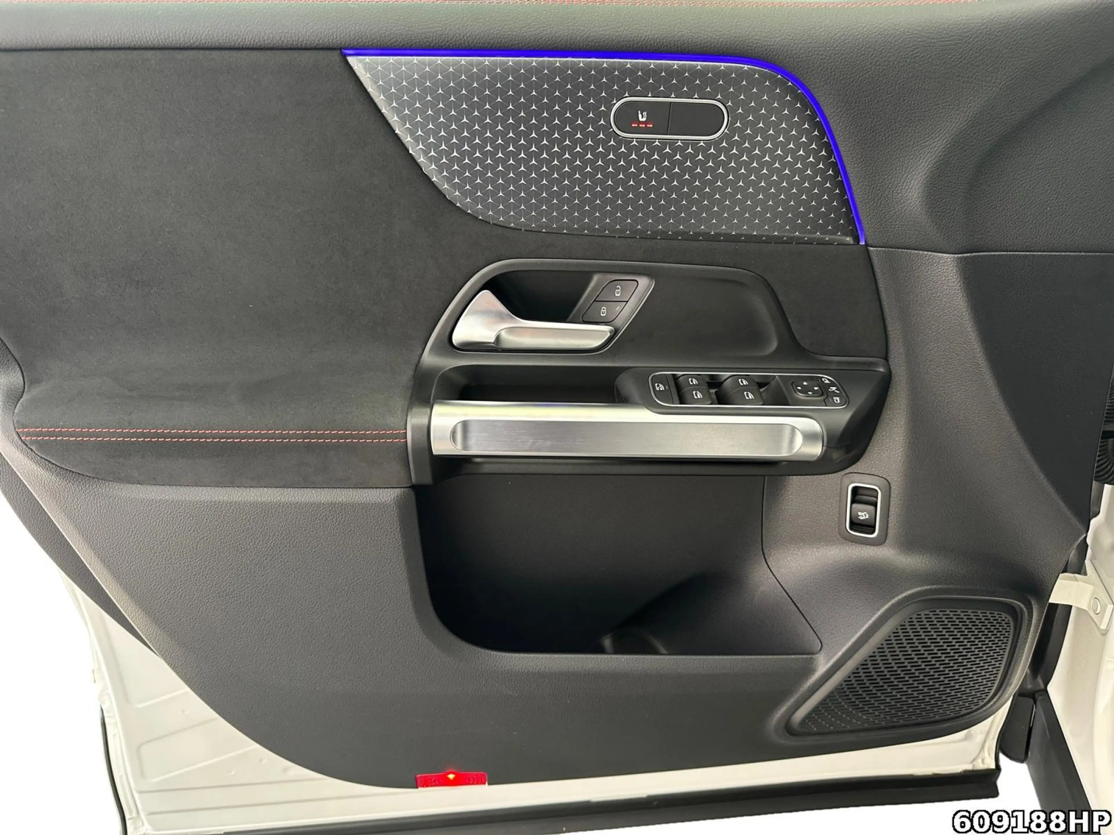 Mercedes-Benz EQB 300 4M AMG AHK DISTRONIC 360° Ambiente LED. — photo 14