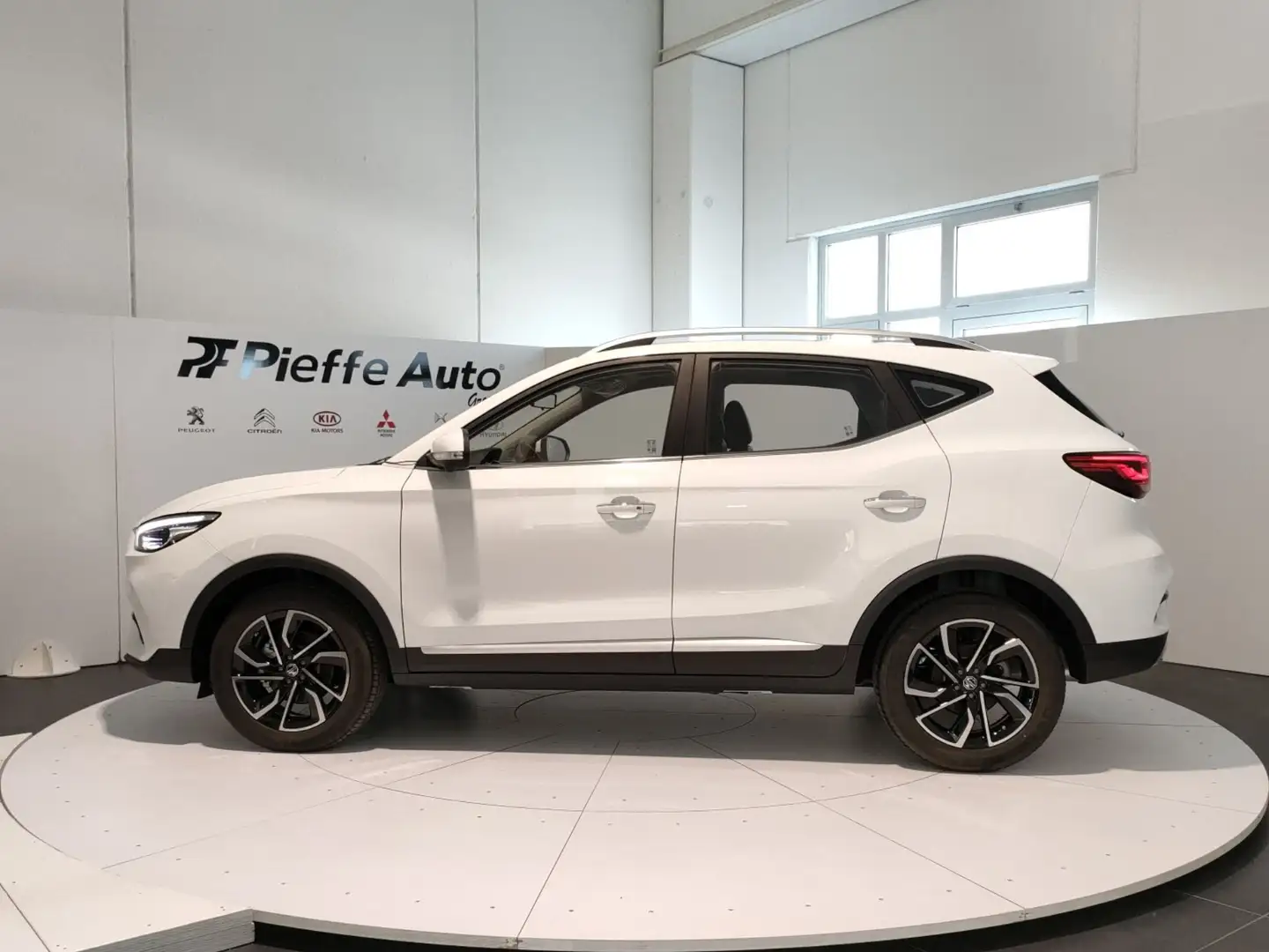 MG ZS ICE 1.0T MT LUXURY Dover White / Bianco - 2