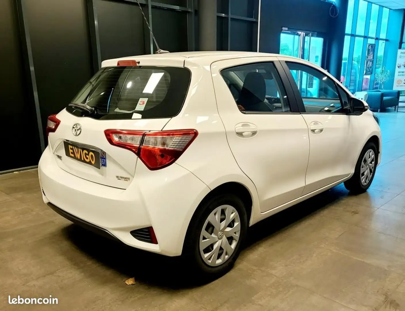 Toyota Yaris 70ch VVT-i Ultimate 5p Blanc - 2