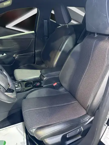 DS Automobiles DS 3 Crossback view 11