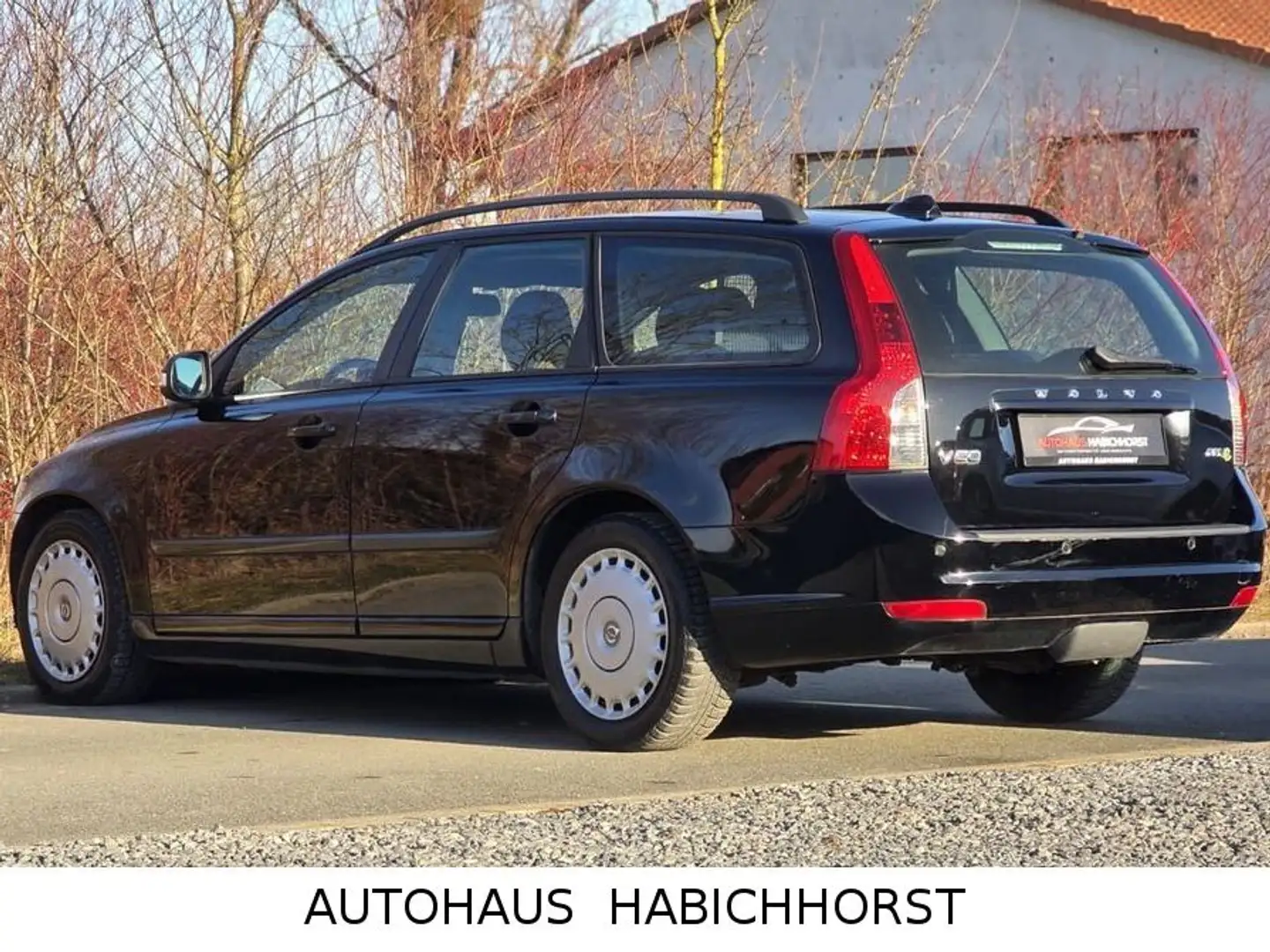 Volvo V50 Kombi 1.6 D Drive Kinetic/Ahk/Shz/Navi/Tempo Schwarz - 2