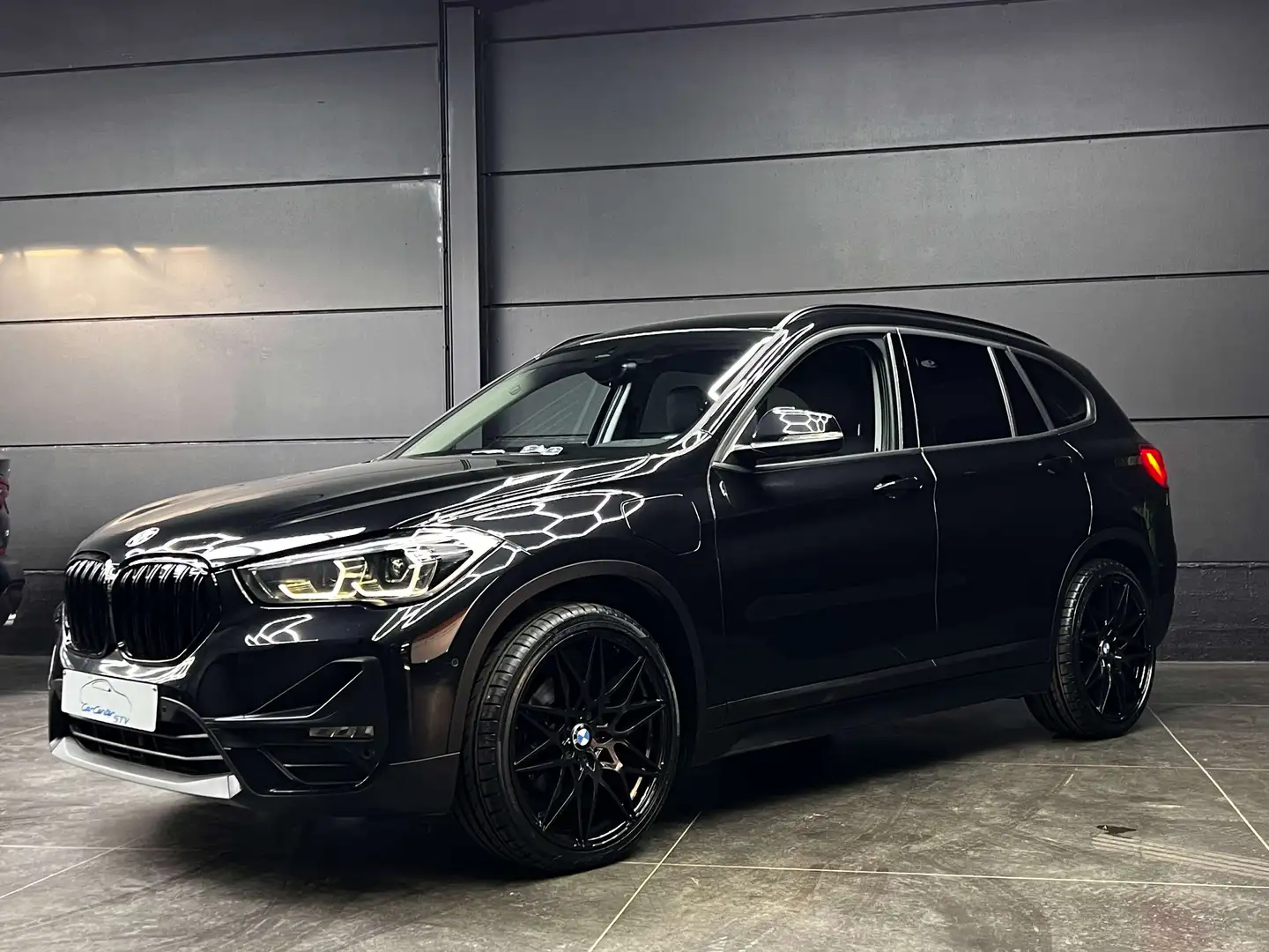 BMW X1 xDrive25e Noir - 1
