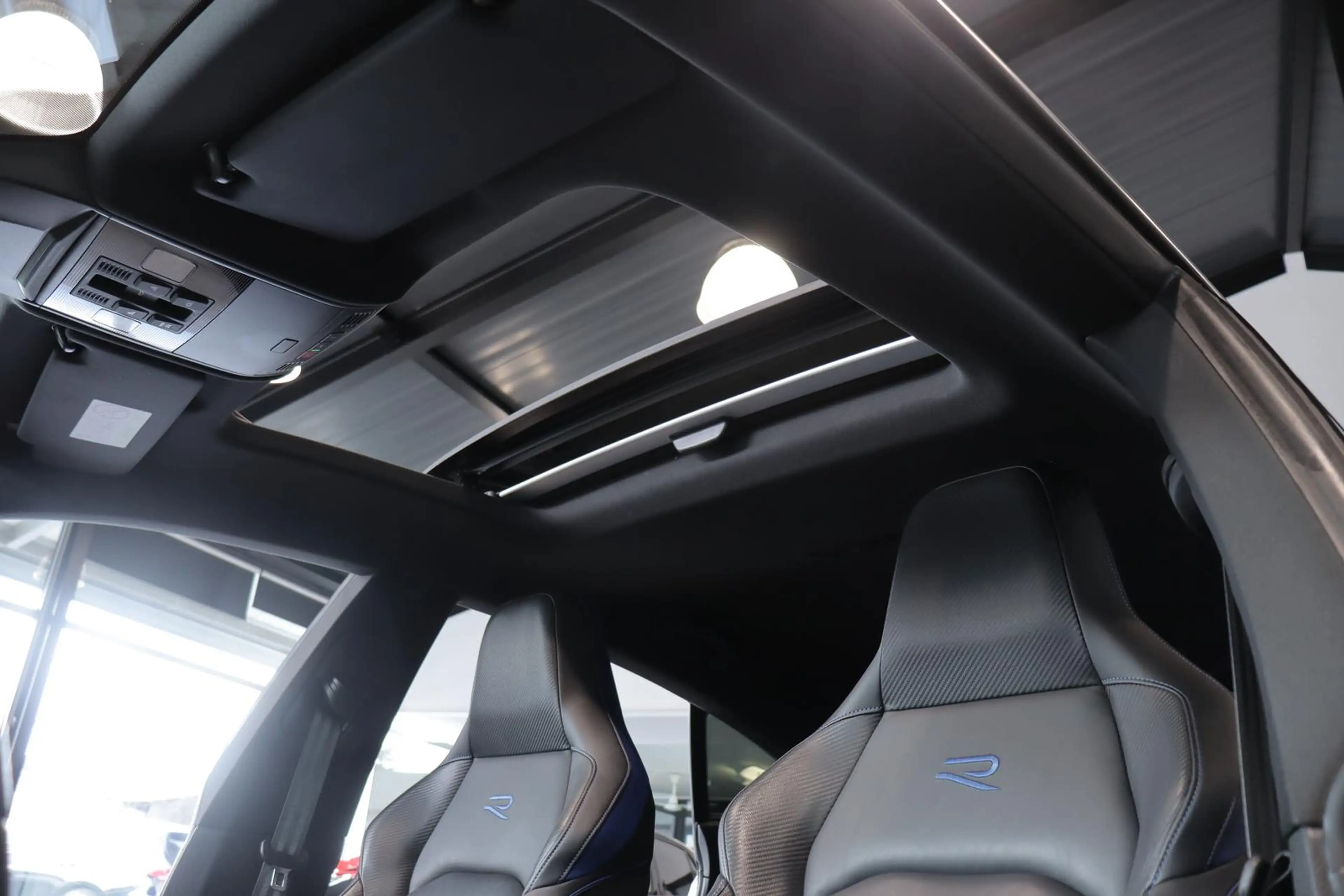 Volkswagen Arteon 2.0 TSI R 4Motion *PANO*MATRIX*20-ZOLL* — photo 13