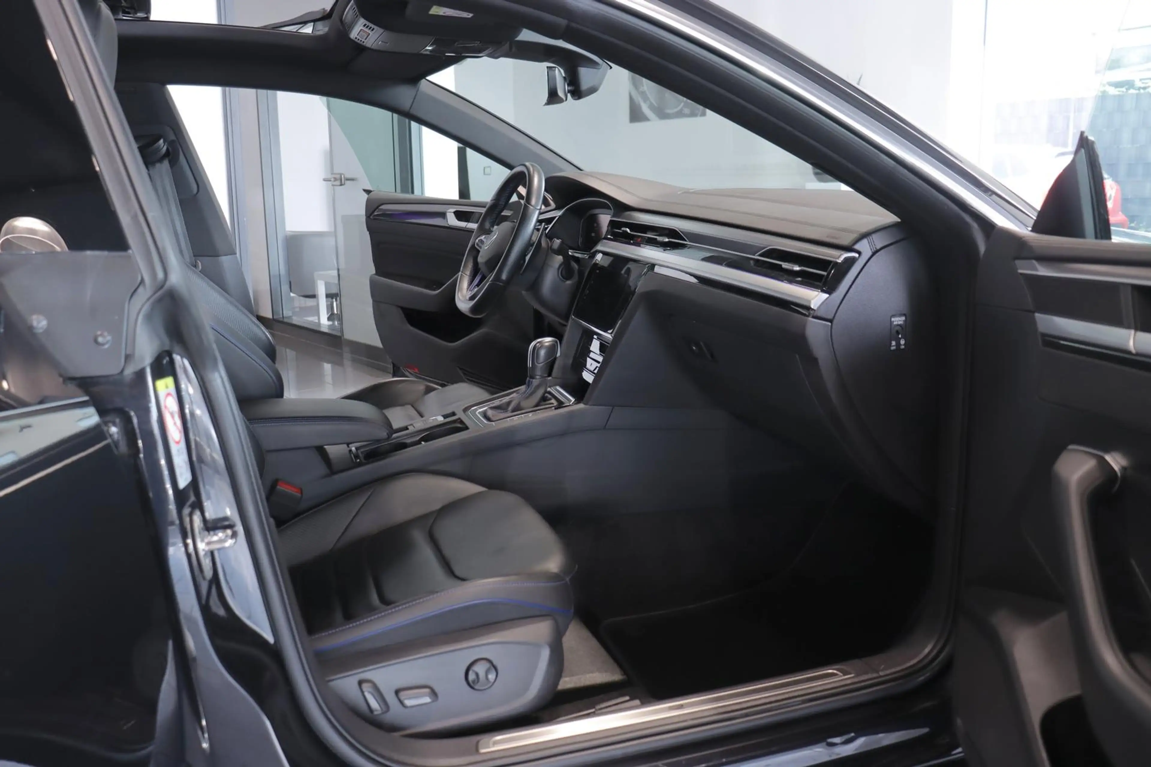 Volkswagen Arteon 2.0 TSI R 4Motion *PANO*MATRIX*20-ZOLL* — photo 12