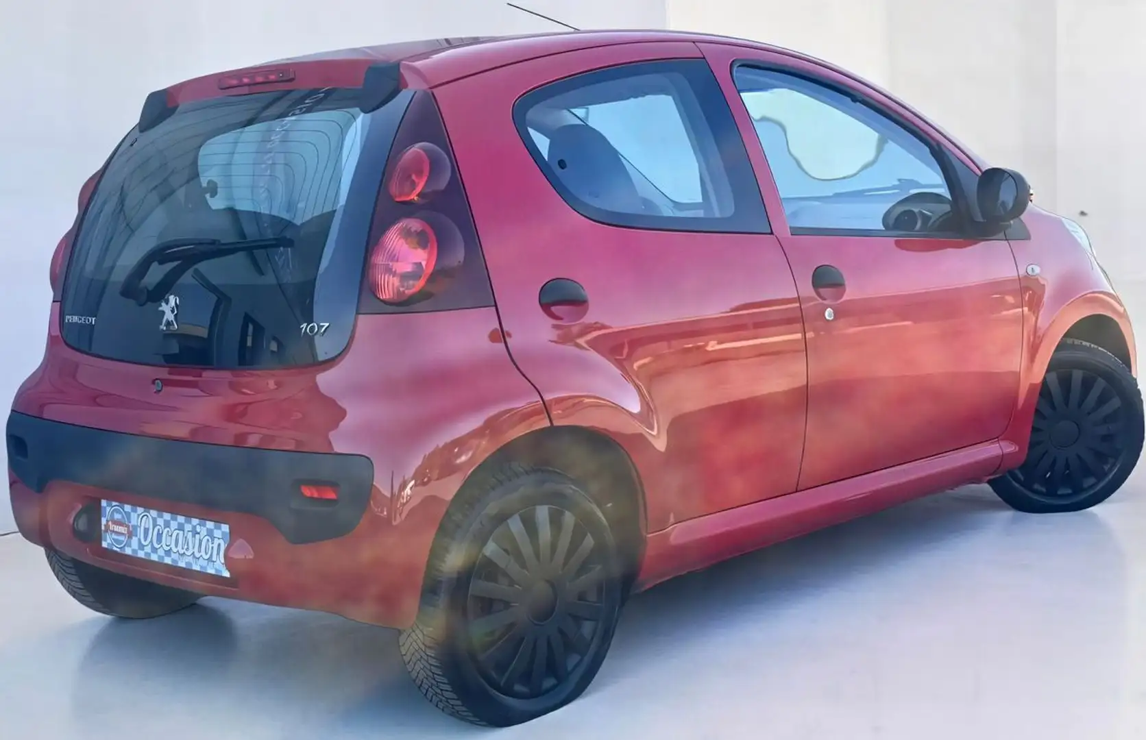 Peugeot 107 1.0e - 68ch (4 cv) 12V - BVM5 - 5 Portes - Rouge - BLUE LION Access %2B 2013 Rot - 2