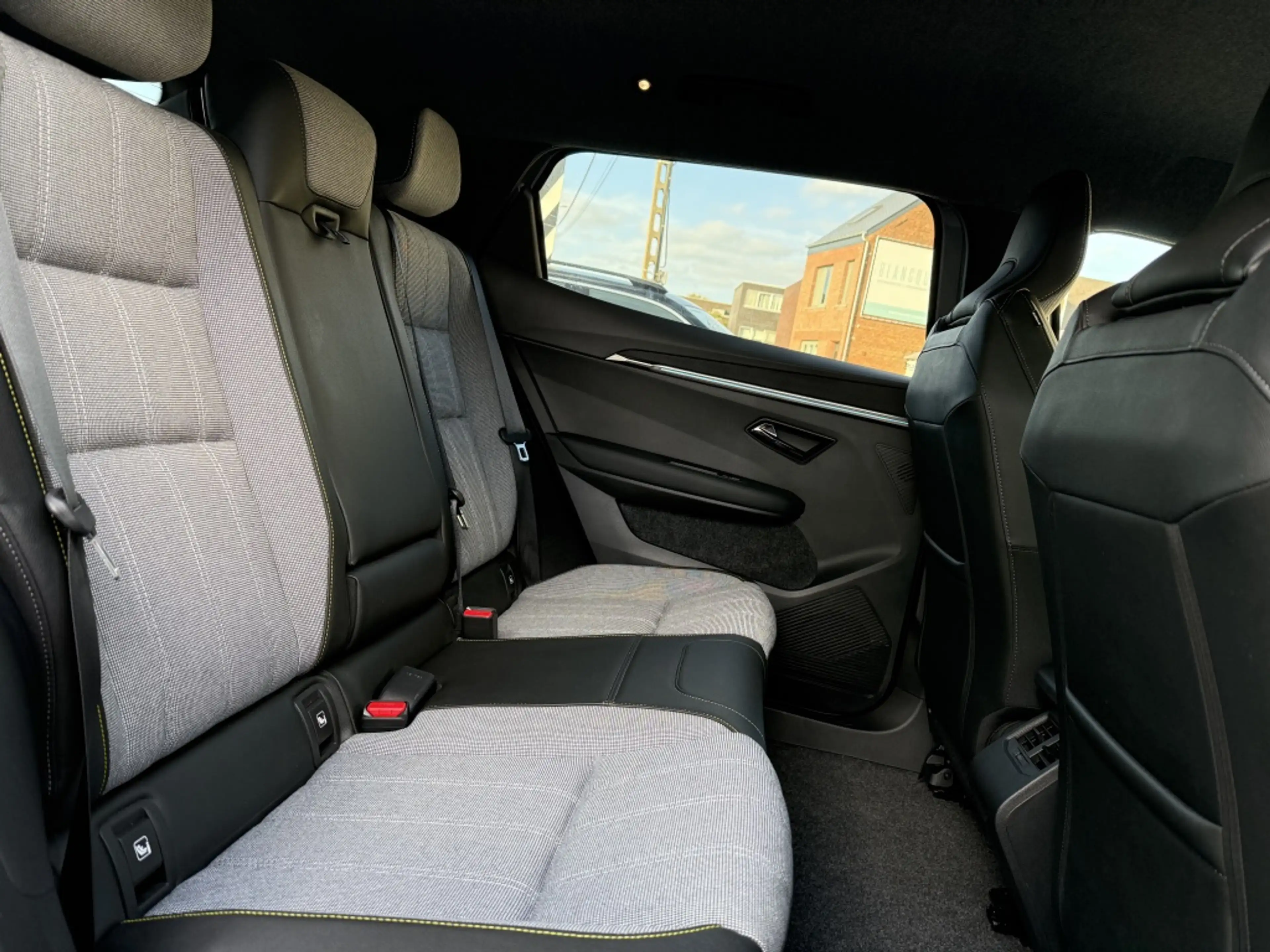 Renault Scenic E-Tech Electric 220 Long Range Techno — photo 9