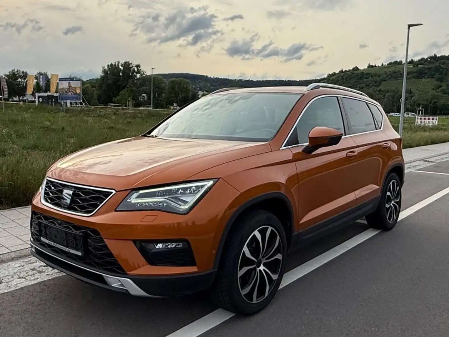 SEAT Ateca Xcellence 4Drive LED Panorama AHK ACC Orange - 1
