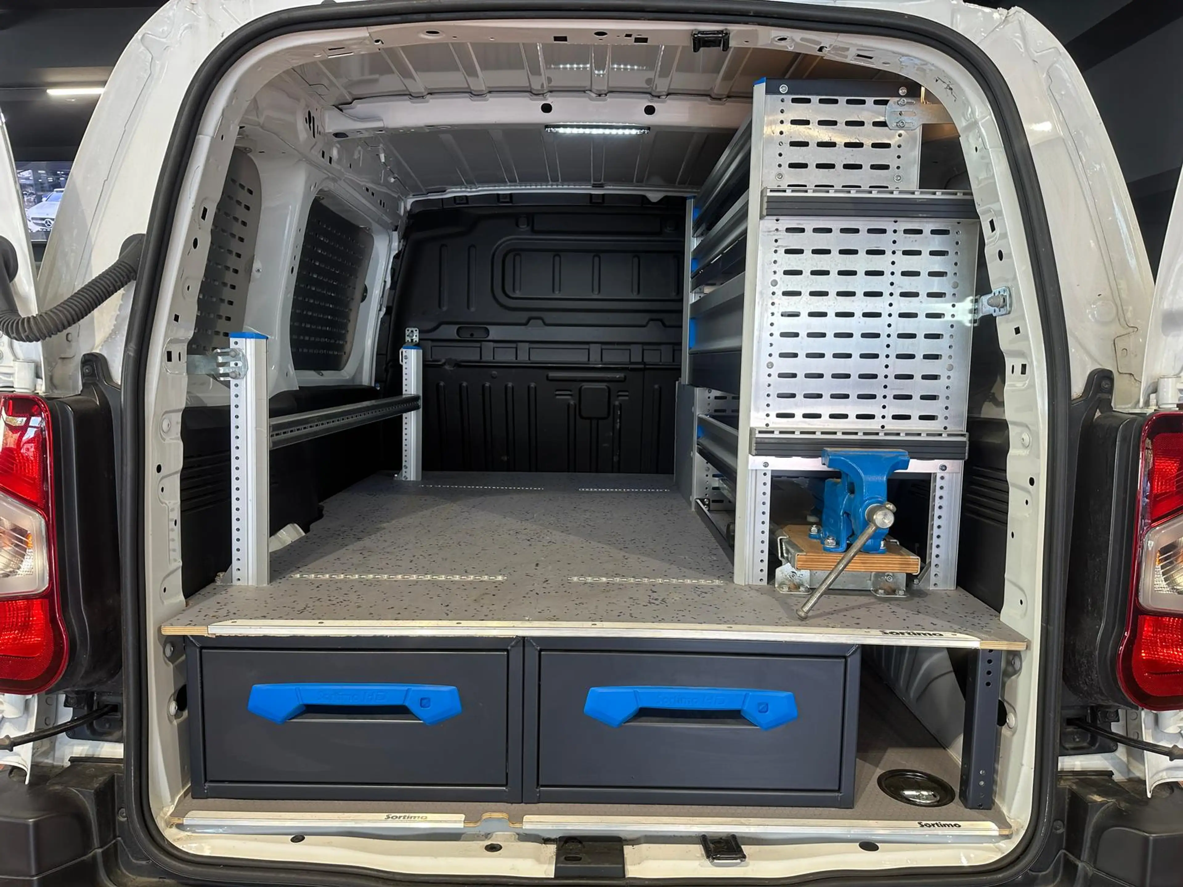Opel Combo CARGO 1.5 D EDITION SORTIMO-WERKSTATT AHK ERHÖHTE — photo 11