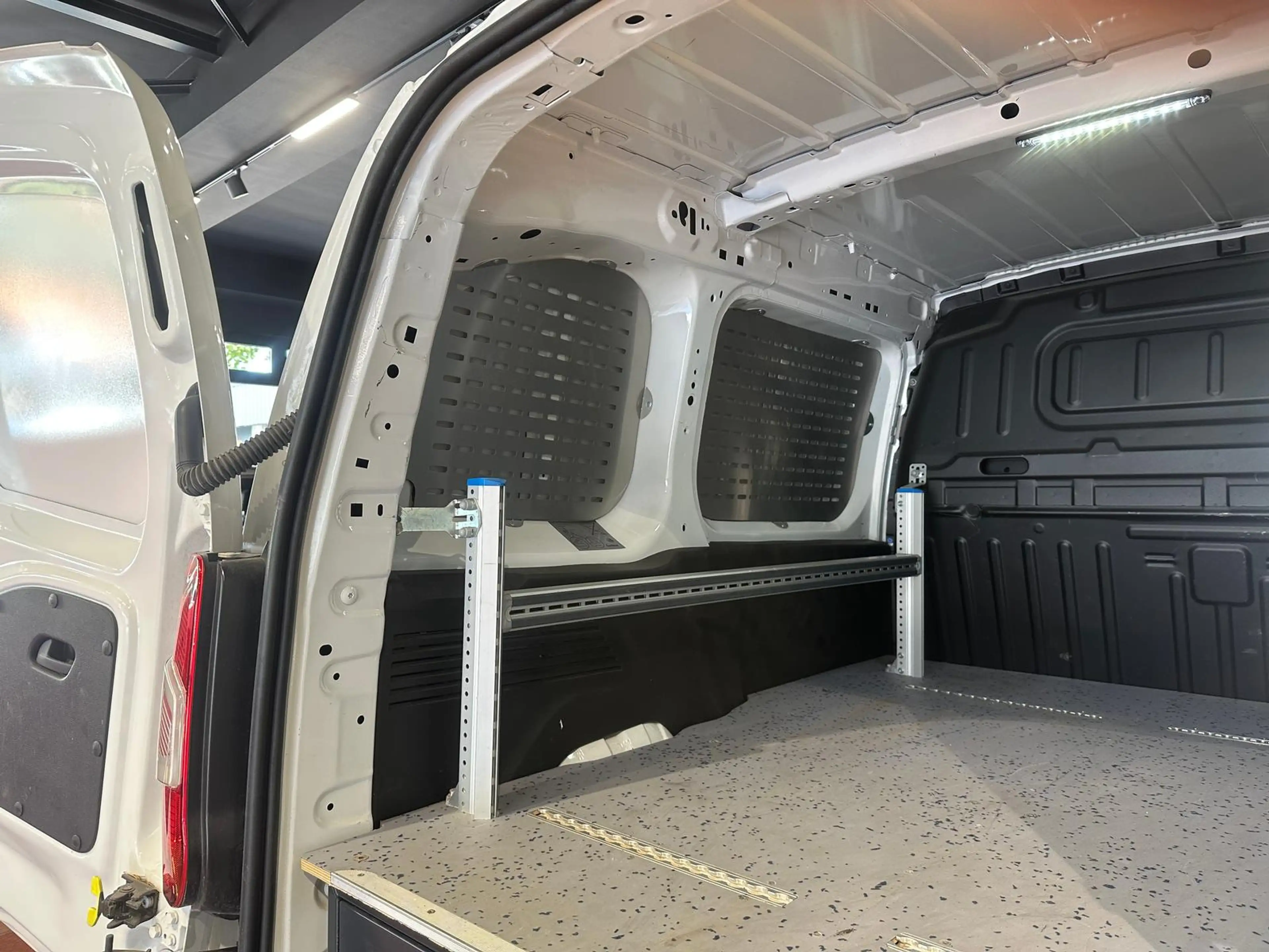 Opel Combo CARGO 1.5 D EDITION SORTIMO-WERKSTATT AHK ERHÖHTE — photo 12