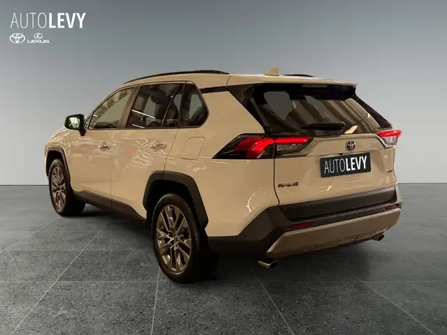 Toyota Rav4 view 4