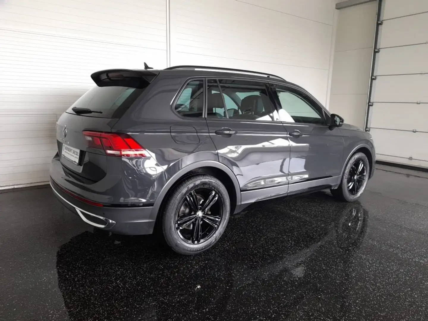 Volkswagen Tiguan URBAN SPORT 2,0 TDI DSG *SKY / VOLL LED / NAVI / HEAD-UP / TEILLEDER / 2-ZONEN-KLIMA* Grau - 2
